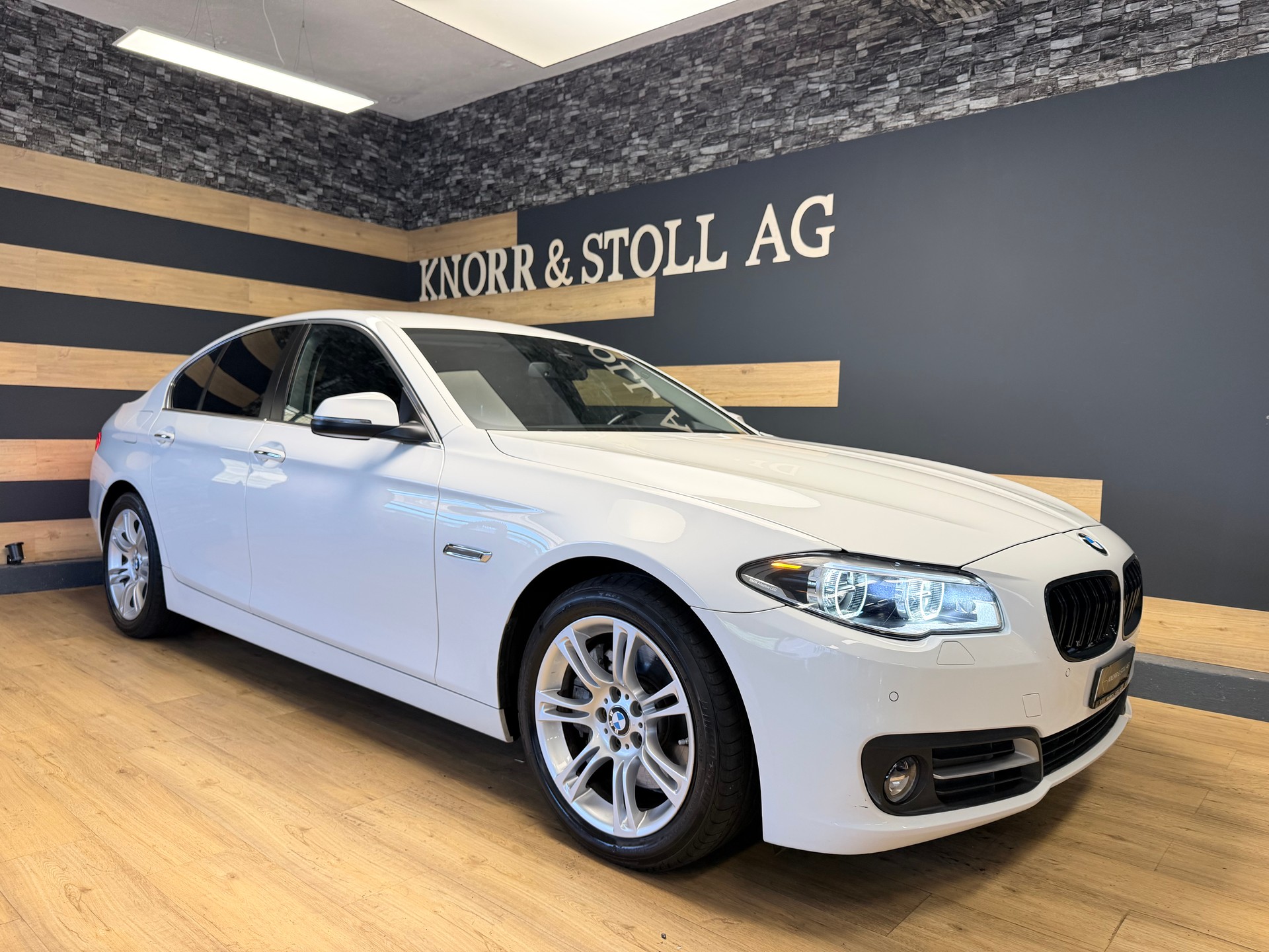 BMW 525d xDrive Luxury Line Steptronic-image-0