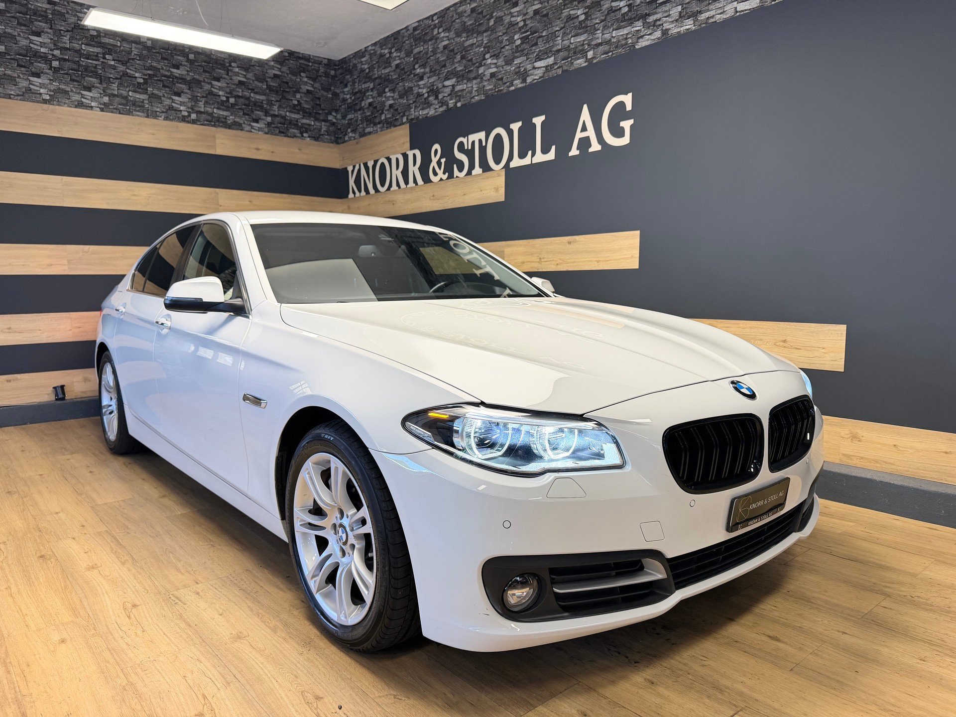 BMW 525d xDrive Luxury Line Steptronic-image-1