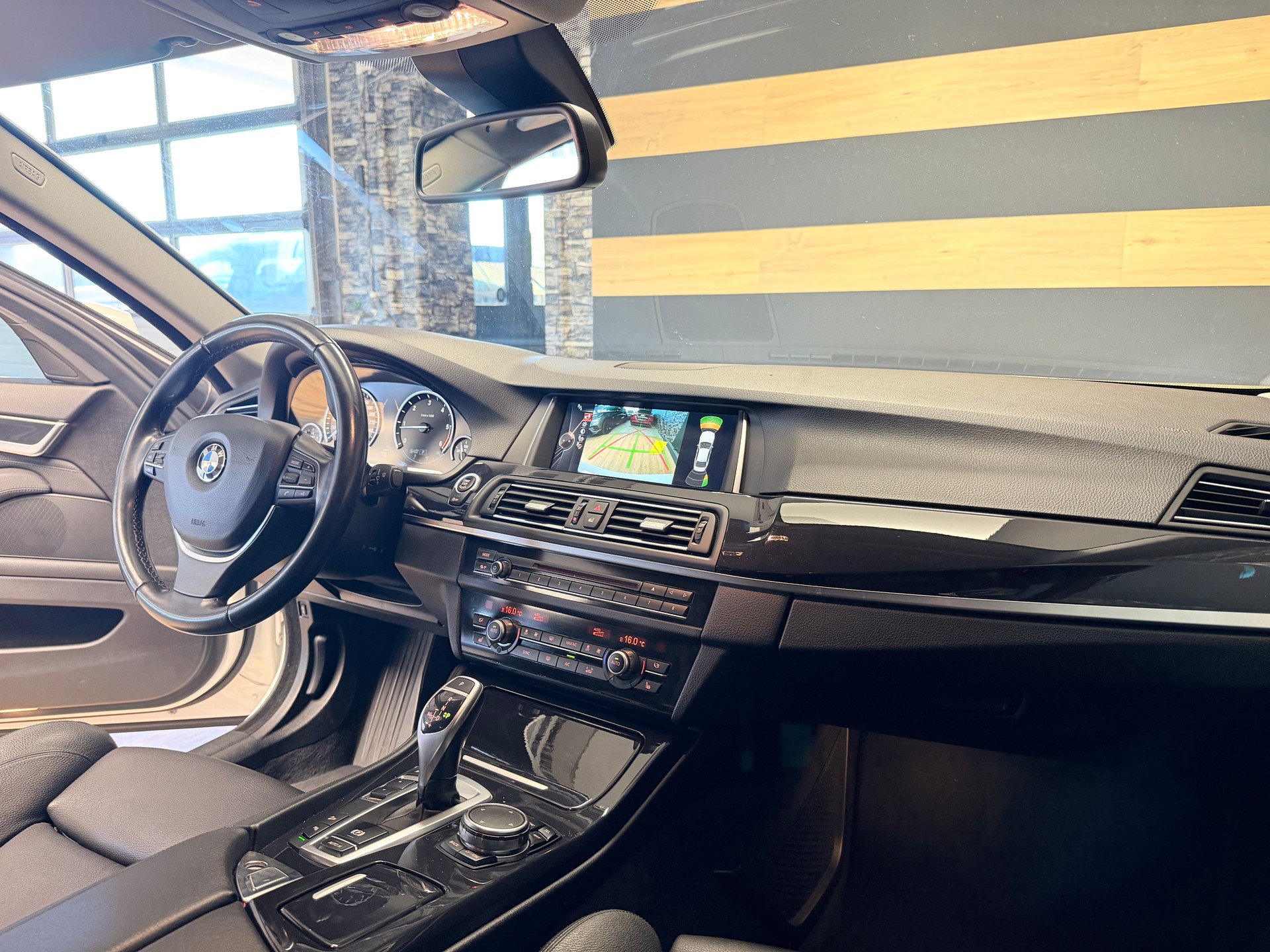 BMW 525d xDrive Luxury Line Steptronic-image-15