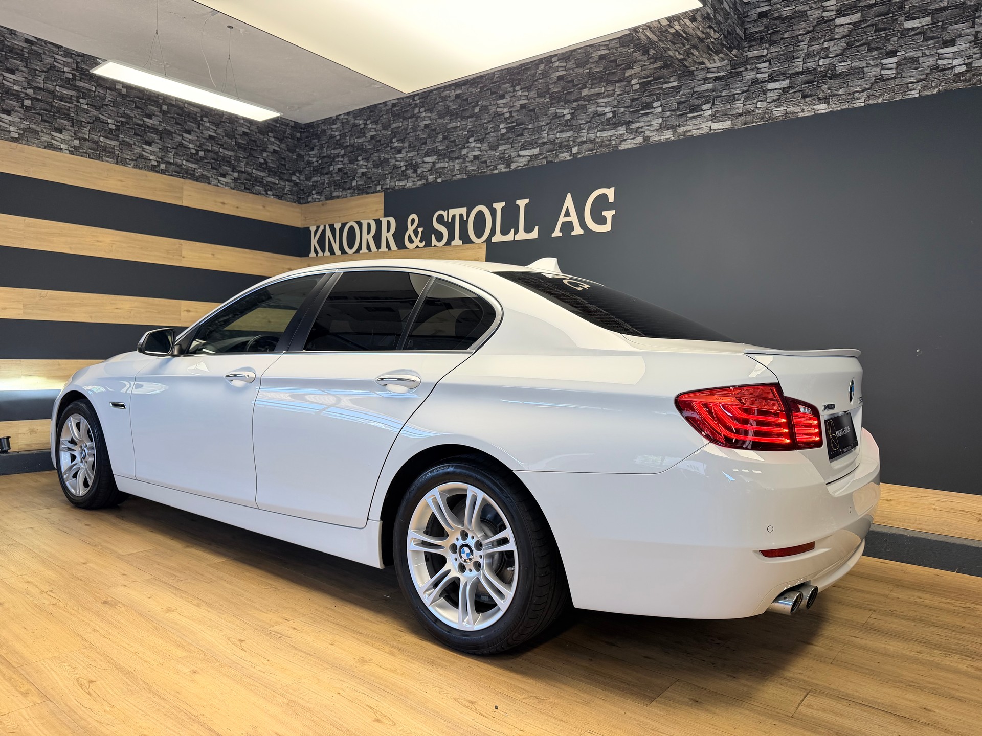 BMW 525d xDrive Luxury Line Steptronic-image-5