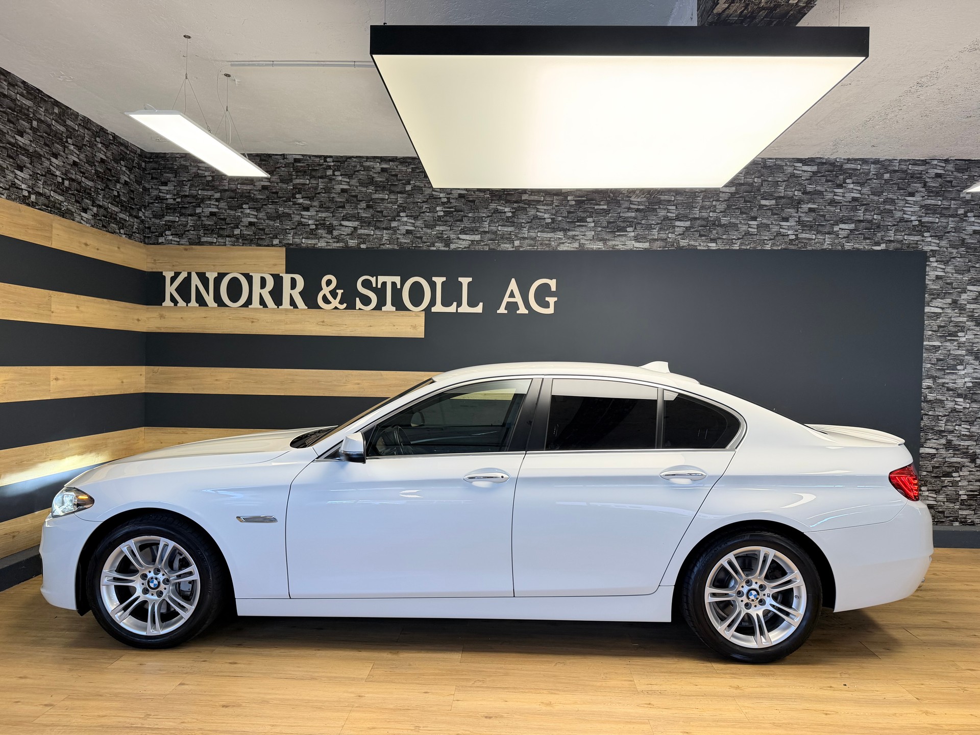 BMW 525d xDrive Luxury Line Steptronic-image-6
