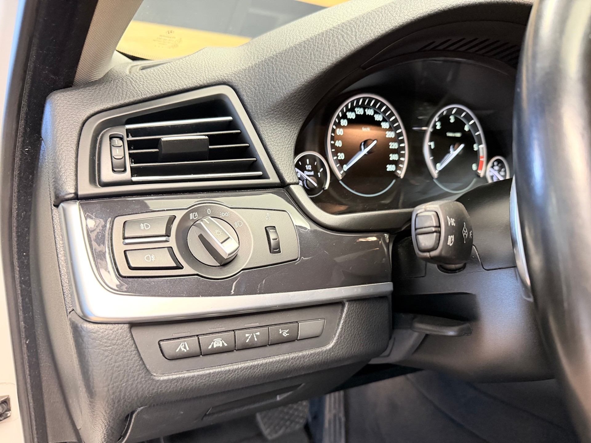 BMW 525d xDrive Luxury Line Steptronic-image-14