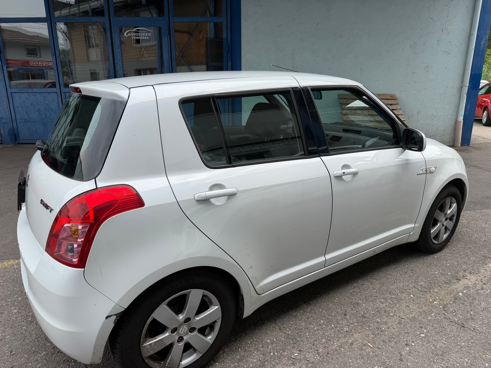 SUZUKI Swift 1.3i 16V GL Top-image-8