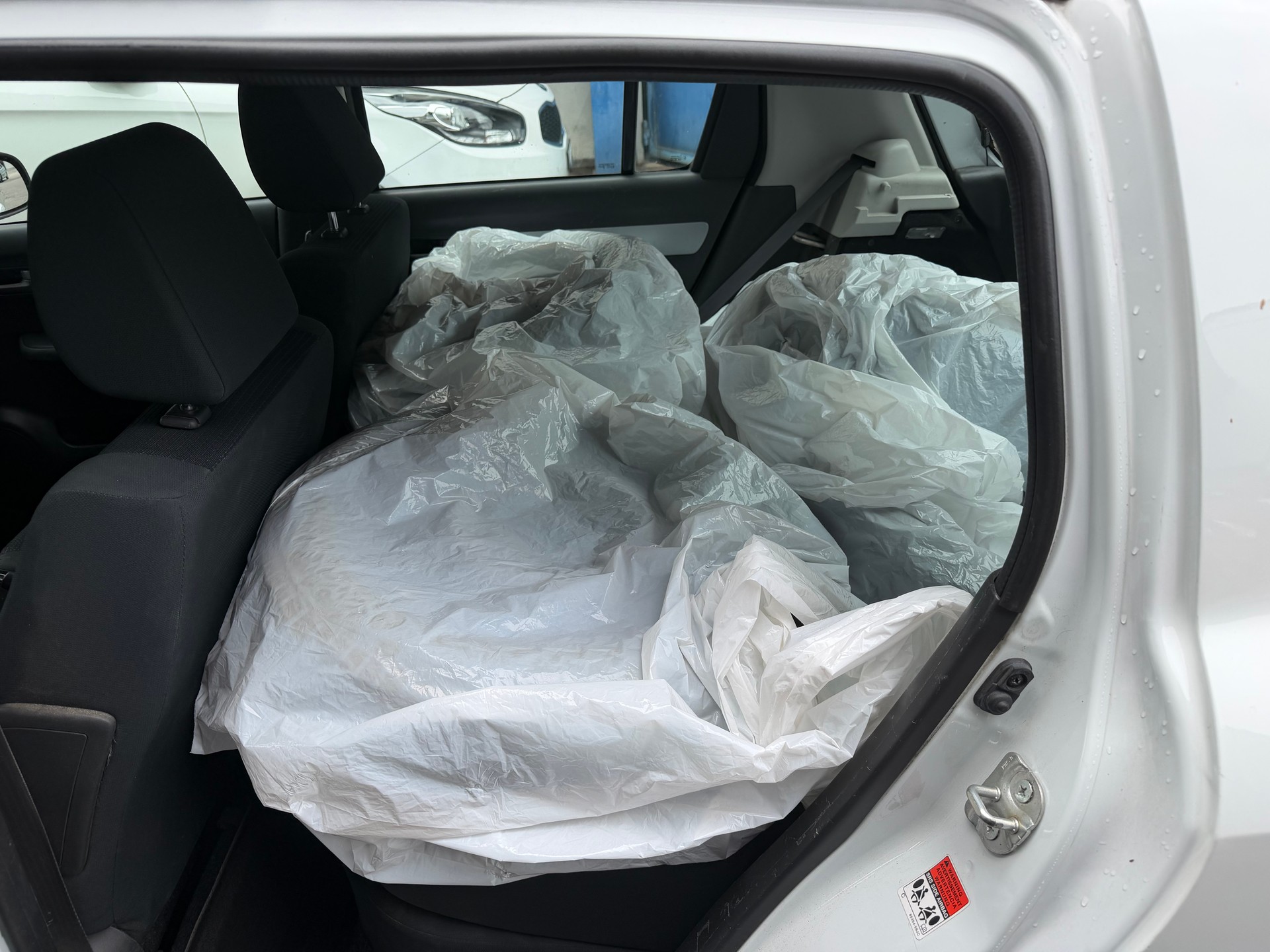 SUZUKI Swift 1.3i 16V GL Top-image-3