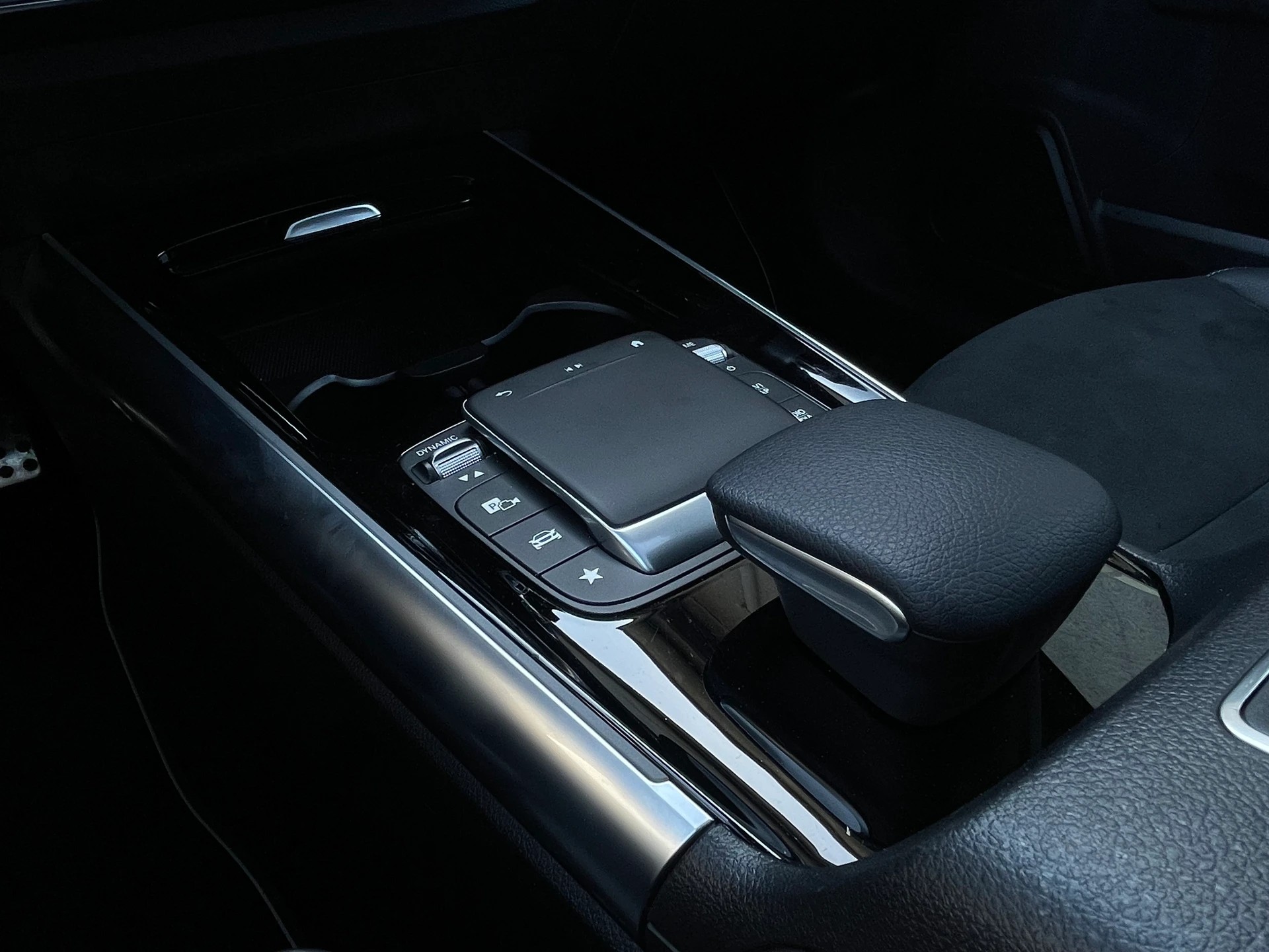 MERCEDES-BENZ B 220 d 4Matic AMG Line 8G-DCT-image-8