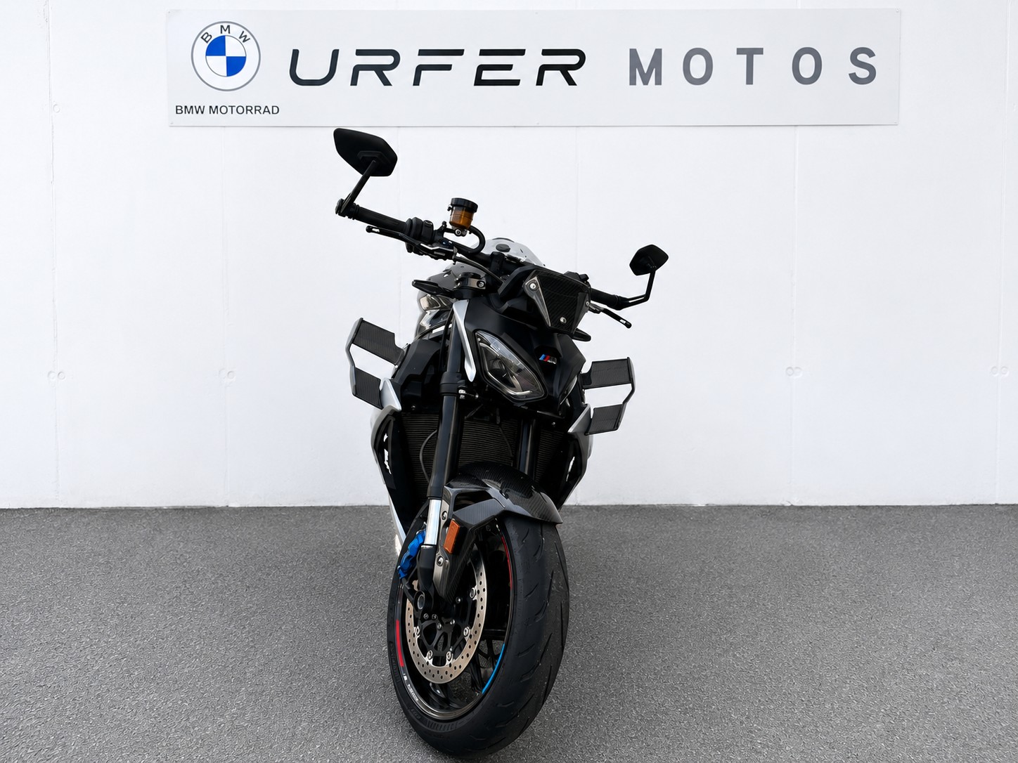 BMW M 1000 R-showroom-element-2