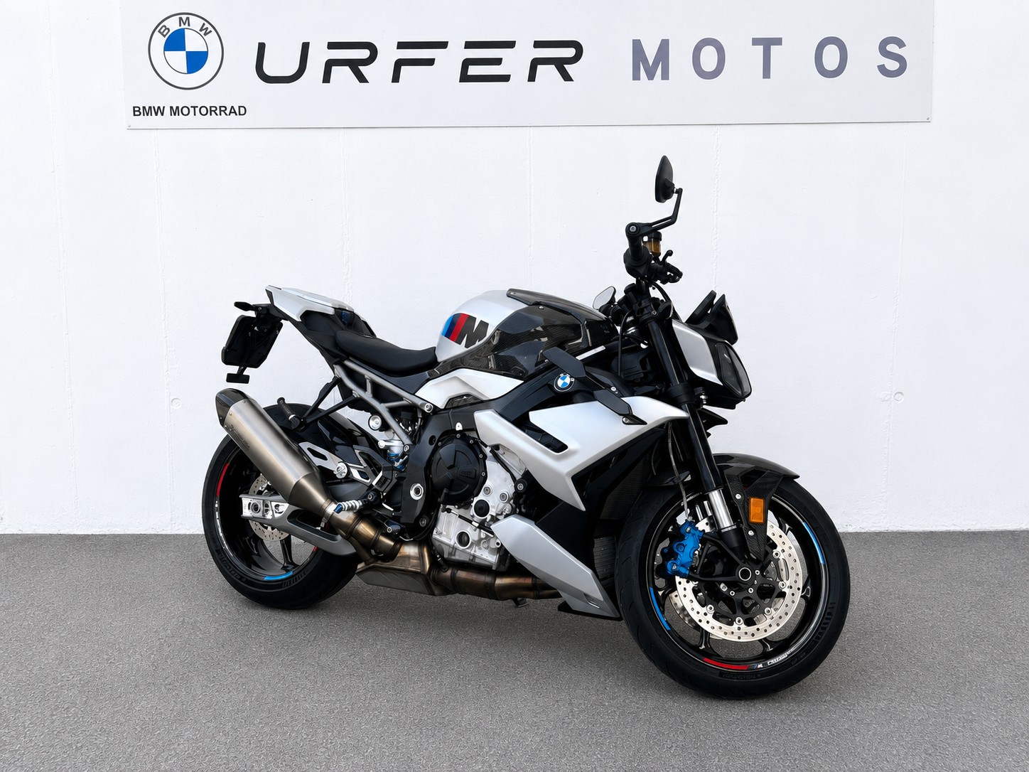 BMW M 1000 R-showroom-element-1