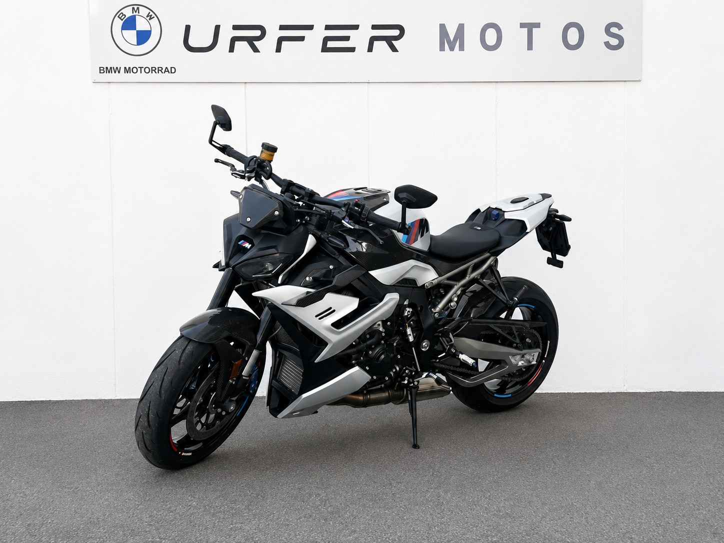 BMW M 1000 R-showroom-element-3