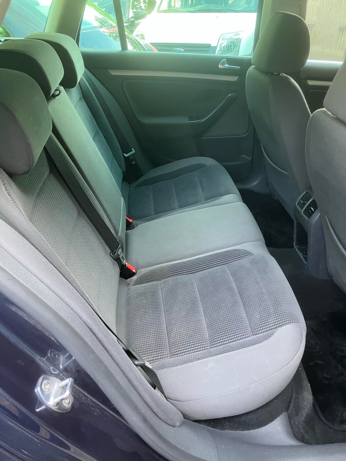 VW Golf Variant 1.9 TDI Comfortline 4Motion-image-5