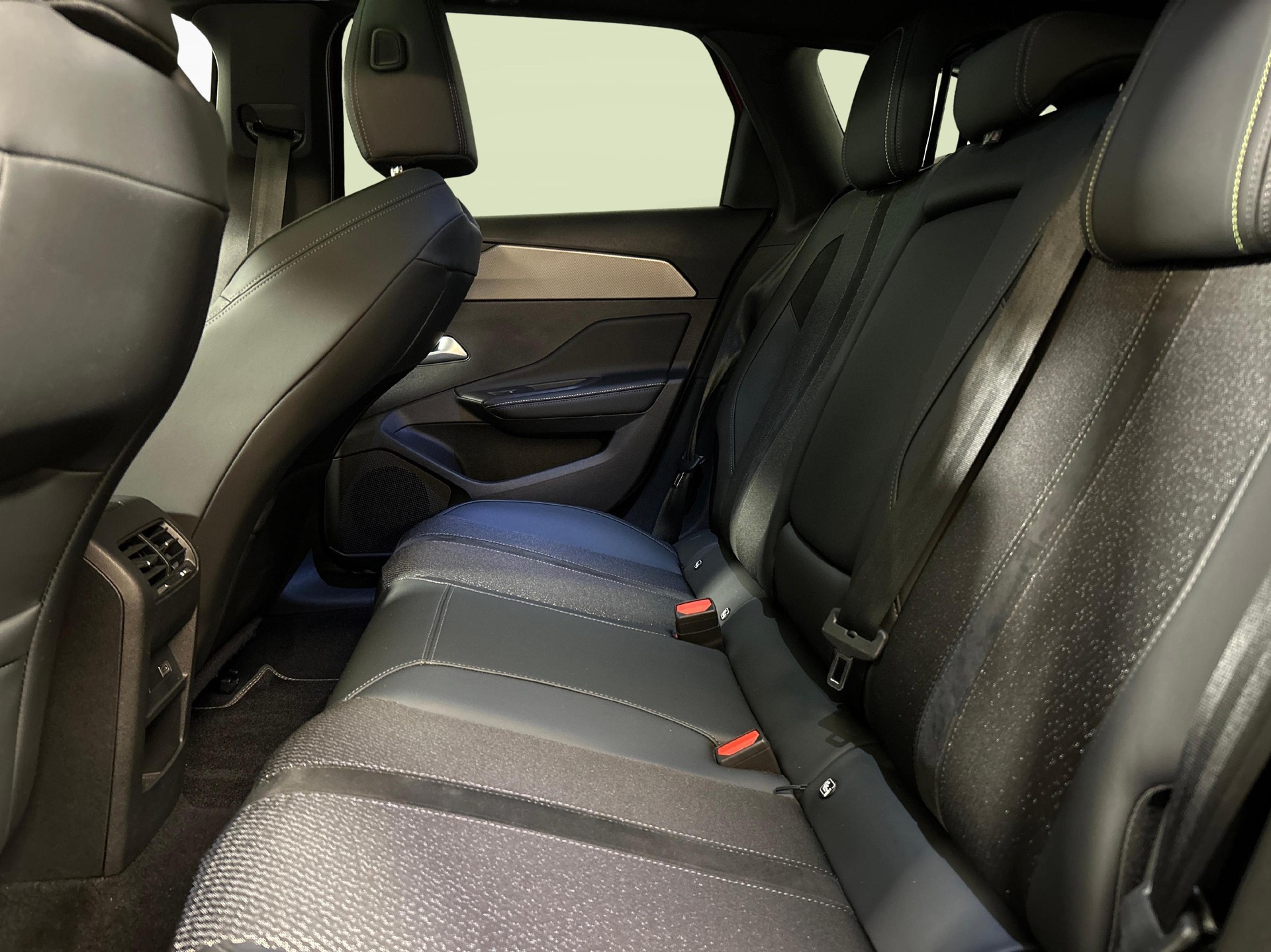 PEUGEOT 308 SW 1.2 Hybrid GT-image-3