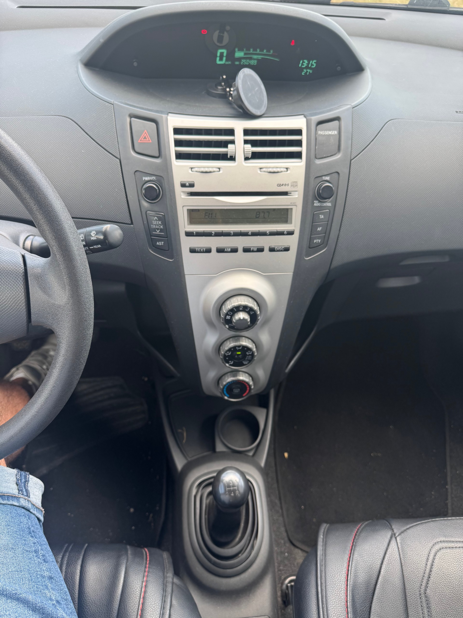 TOYOTA Yaris 1.4 D-4D Linea Luna-image-10