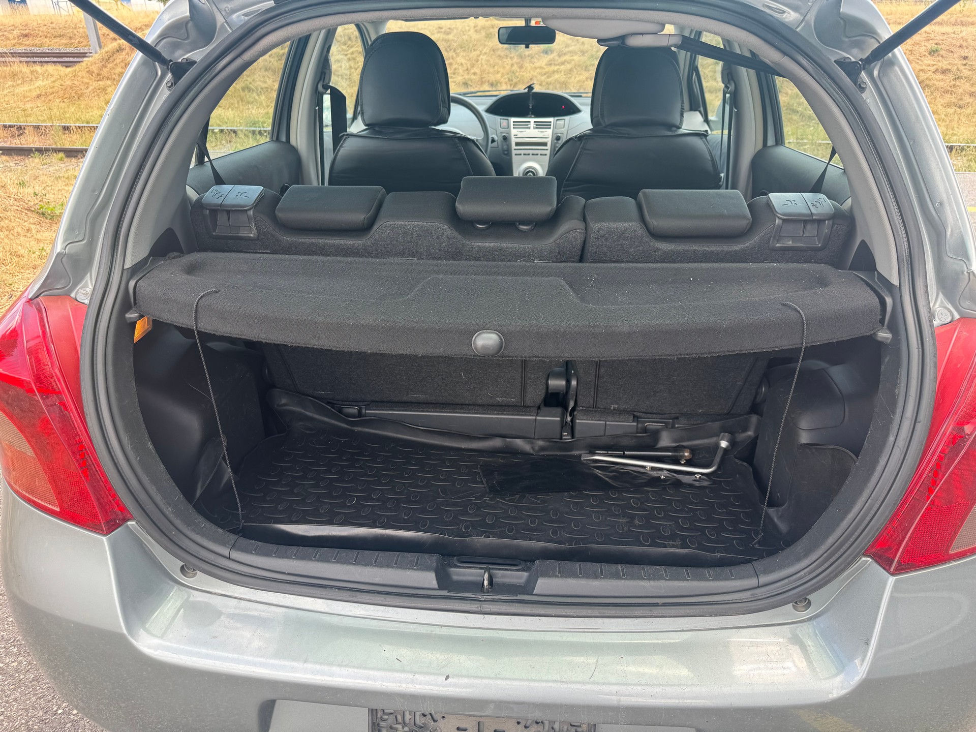 TOYOTA Yaris 1.4 D-4D Linea Luna-image-6