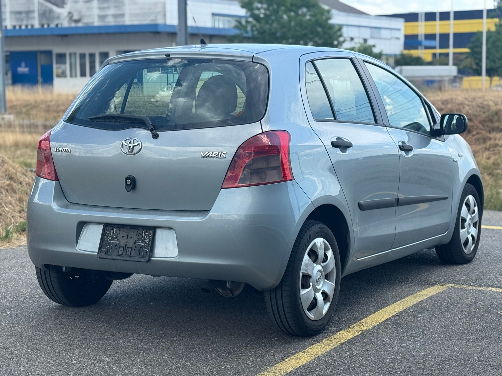 TOYOTA Yaris 1.4 D-4D Linea Luna-image-3