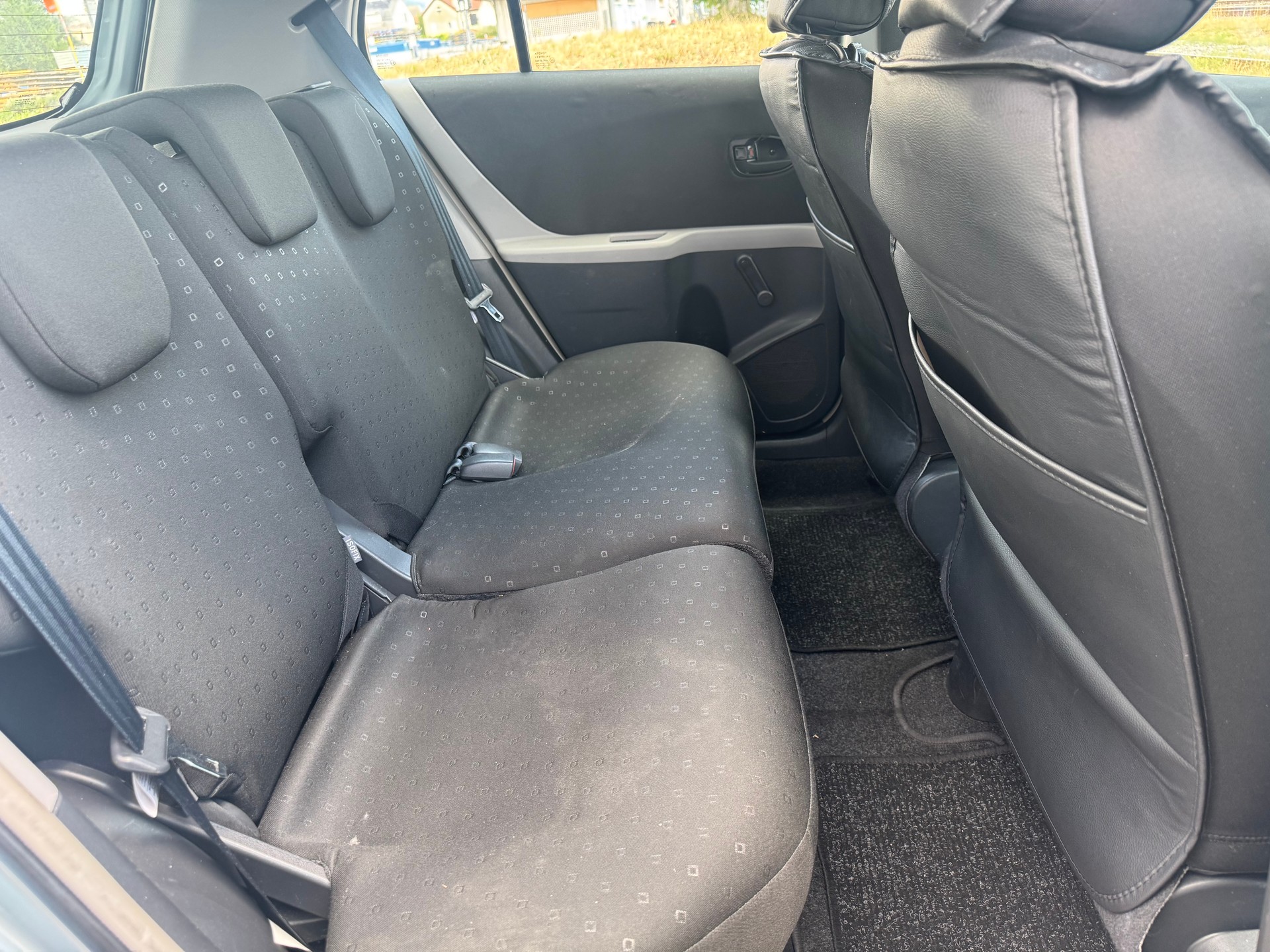 TOYOTA Yaris 1.4 D-4D Linea Luna-image-7