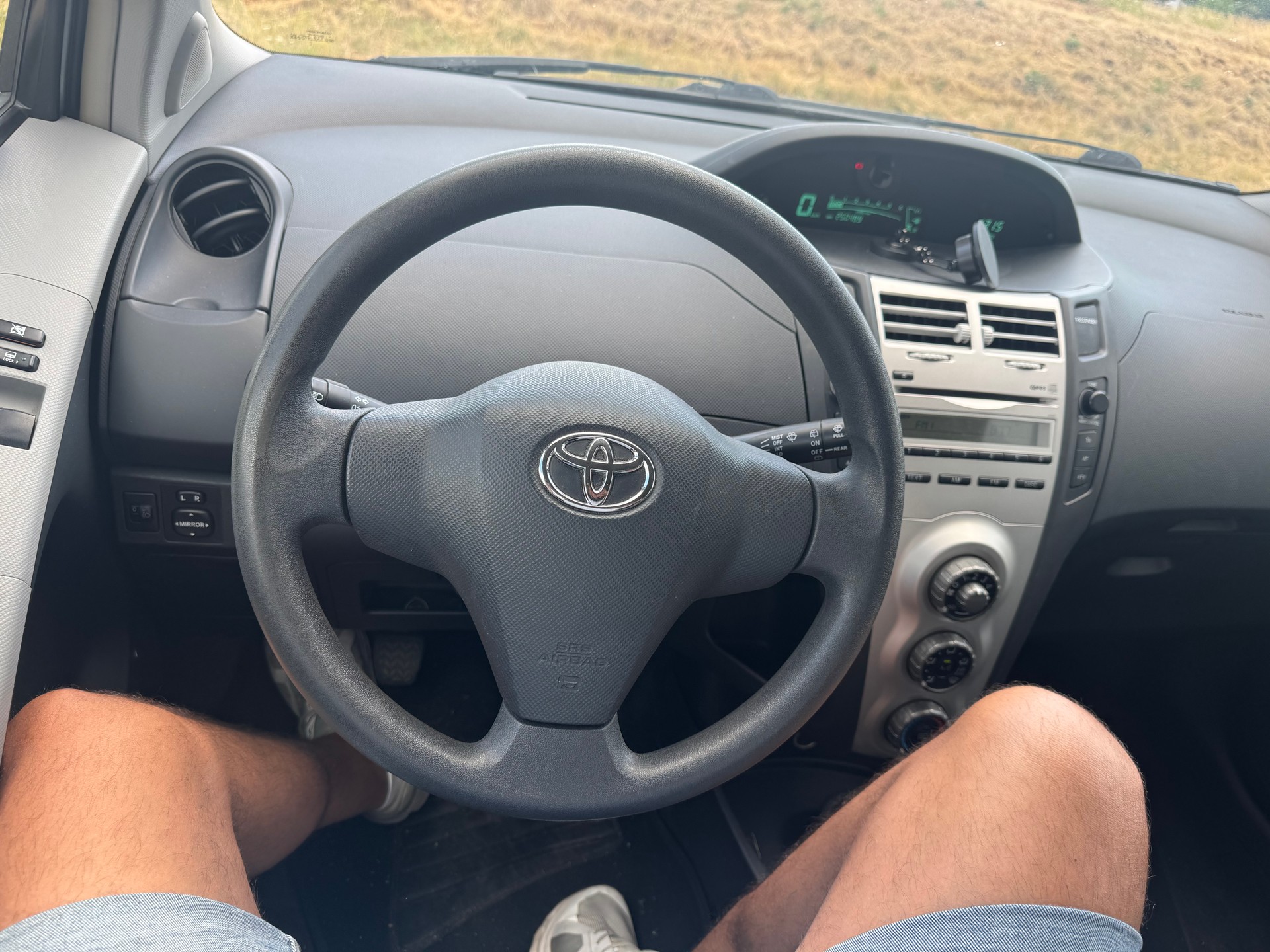 TOYOTA Yaris 1.4 D-4D Linea Luna-image-12