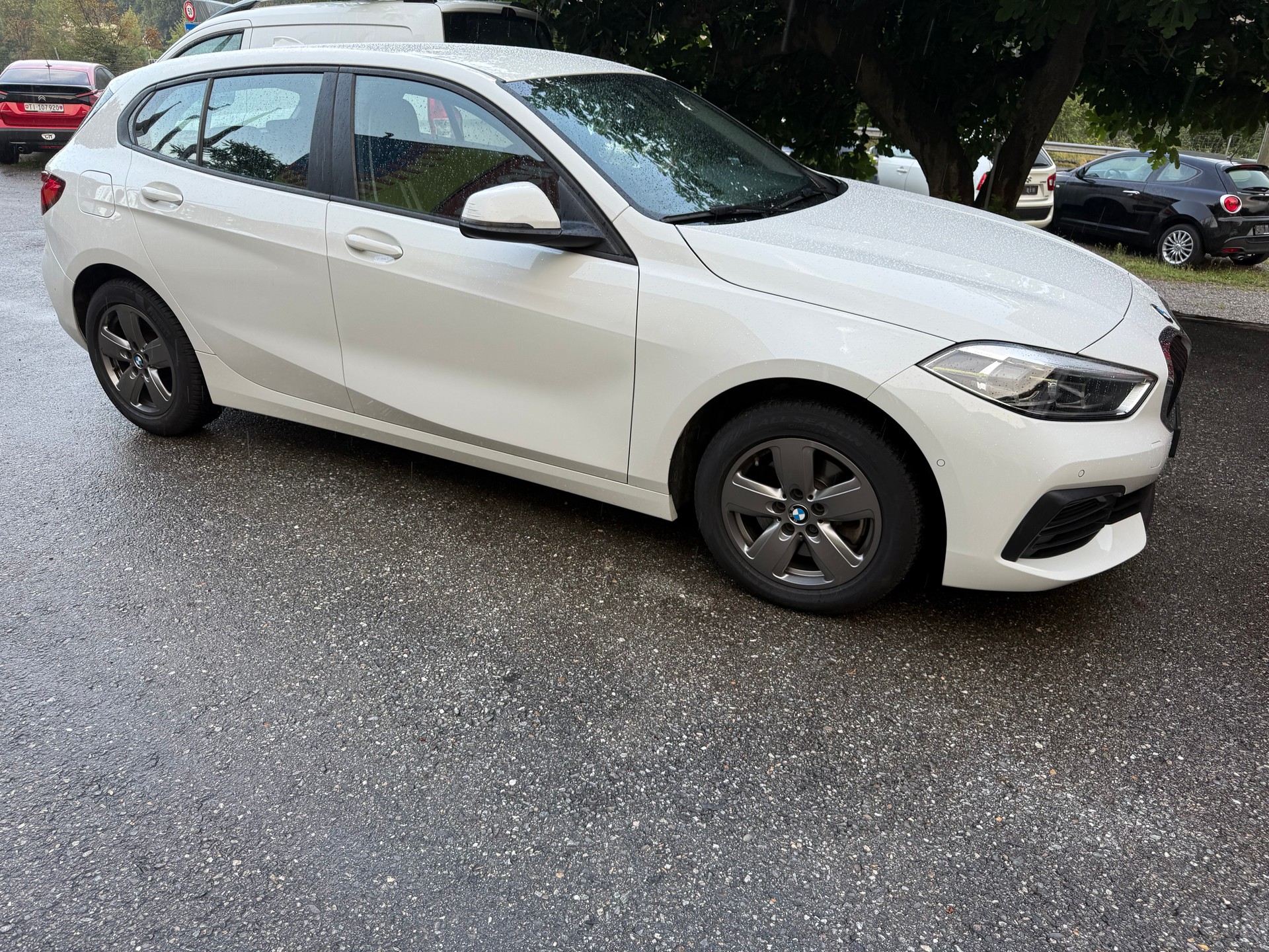 BMW 118i-image-2