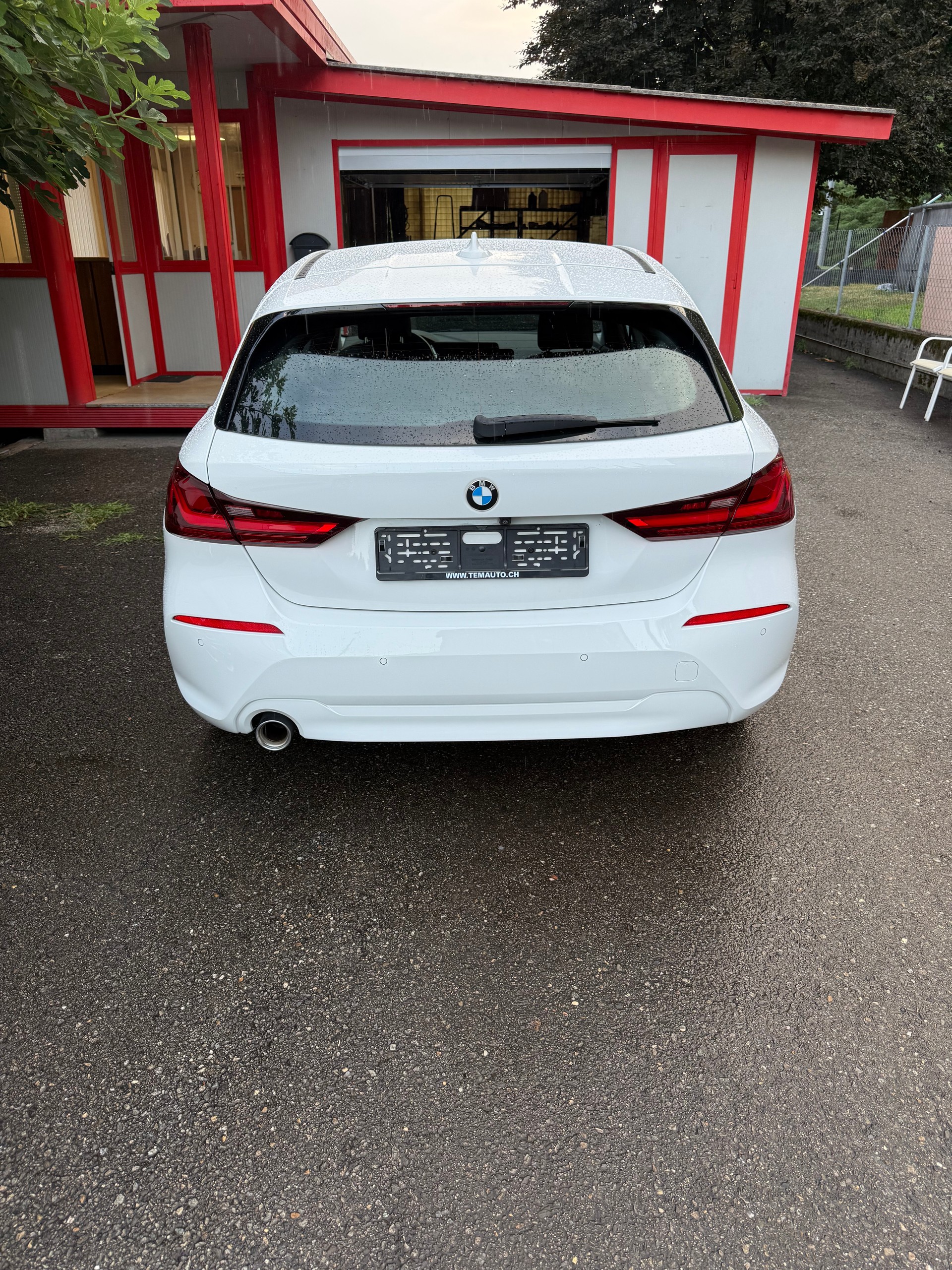 BMW 118i-image-3