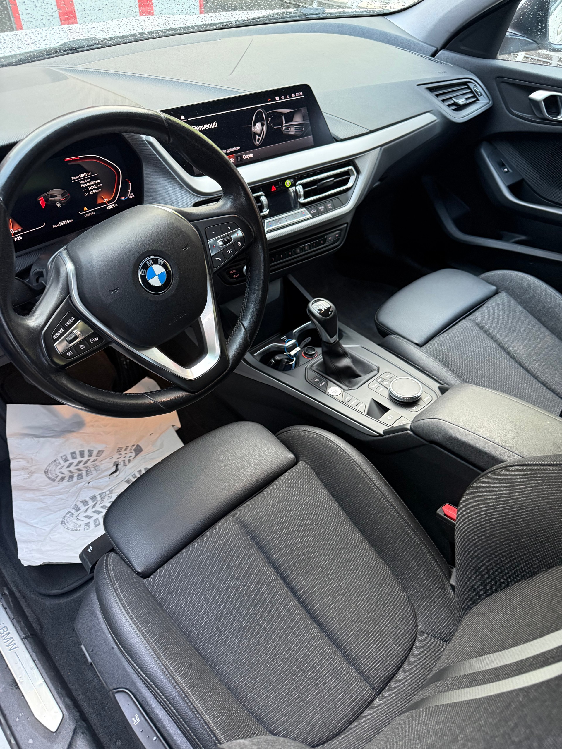 BMW 118i-image-4