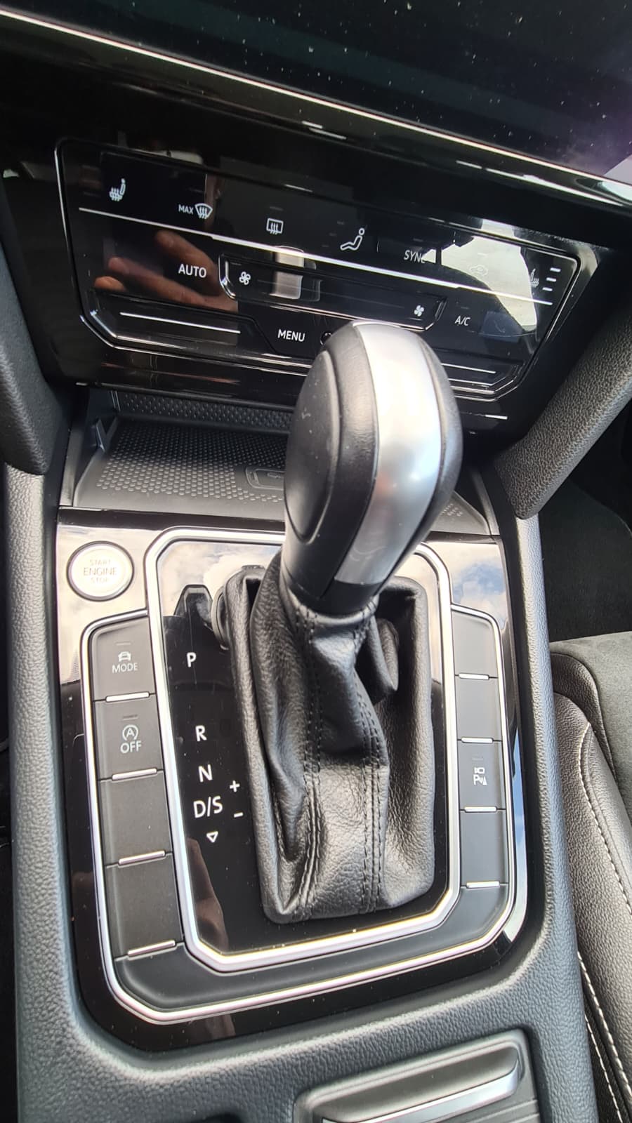 VW Passat 2.0 TDI BMT Elegance 4Motion DSG ** Alcantara-Leder ** Gr-Navi ** RF-Kamera ** Abstandsregelsysteme ** Sitzheizung **-image-14
