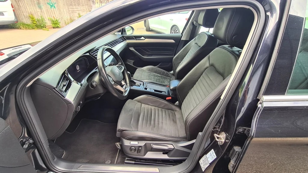 VW Passat 2.0 TDI BMT Elegance 4Motion DSG ** Alcantara-Leder ** Gr-Navi ** RF-Kamera ** Abstandsregelsysteme ** Sitzheizung **-image-17
