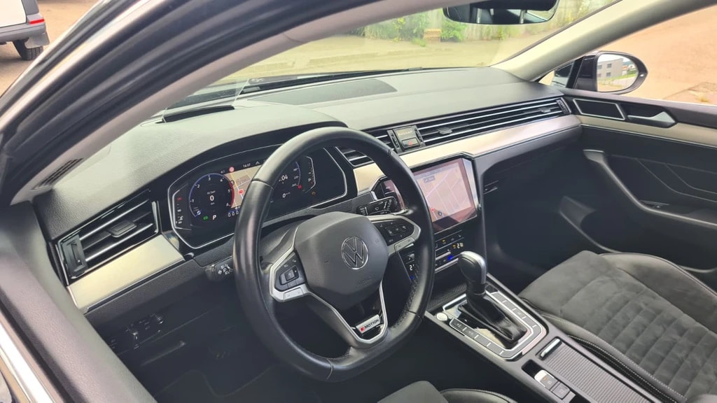 VW Passat 2.0 TDI BMT Elegance 4Motion DSG ** Alcantara-Leder ** Gr-Navi ** RF-Kamera ** Abstandsregelsysteme ** Sitzheizung **-image-16