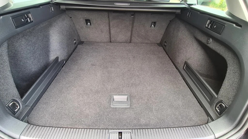 VW Passat 2.0 TDI BMT Elegance 4Motion DSG ** Alcantara-Leder ** Gr-Navi ** RF-Kamera ** Abstandsregelsysteme ** Sitzheizung **-image-9