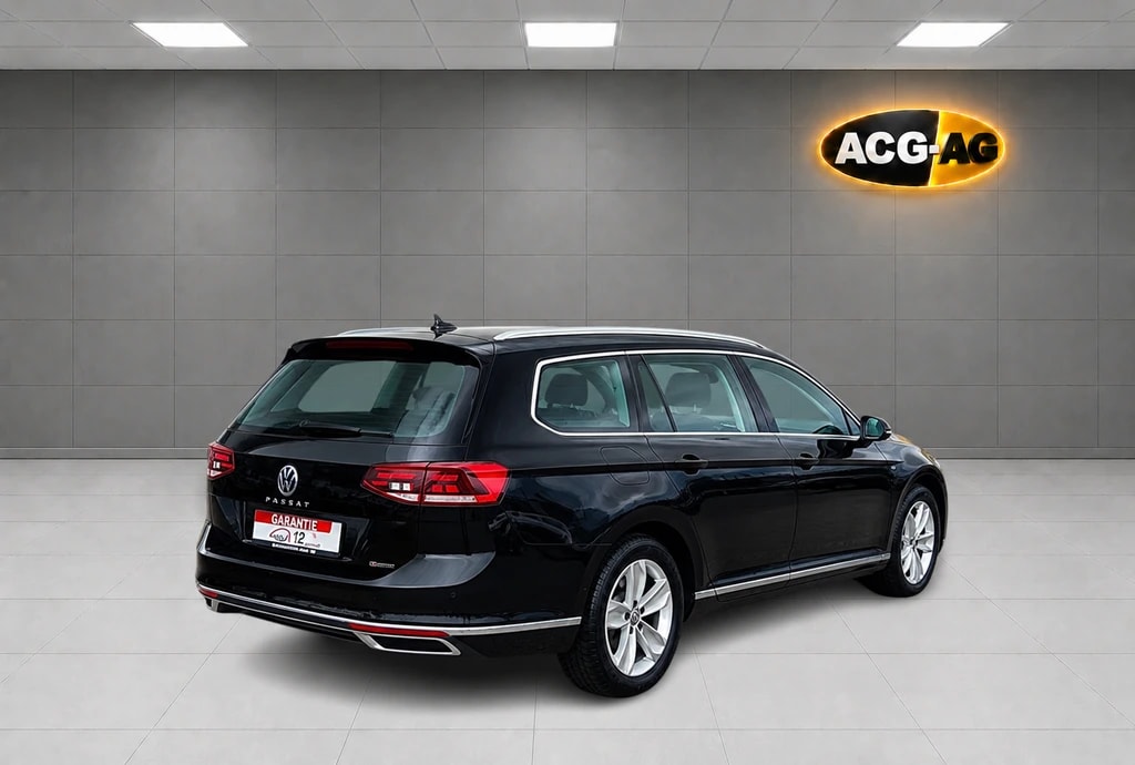 VW Passat 2.0 TDI BMT Elegance 4Motion DSG ** Alcantara-Leder ** Gr-Navi ** RF-Kamera ** Abstandsregelsysteme ** Sitzheizung **-image-8