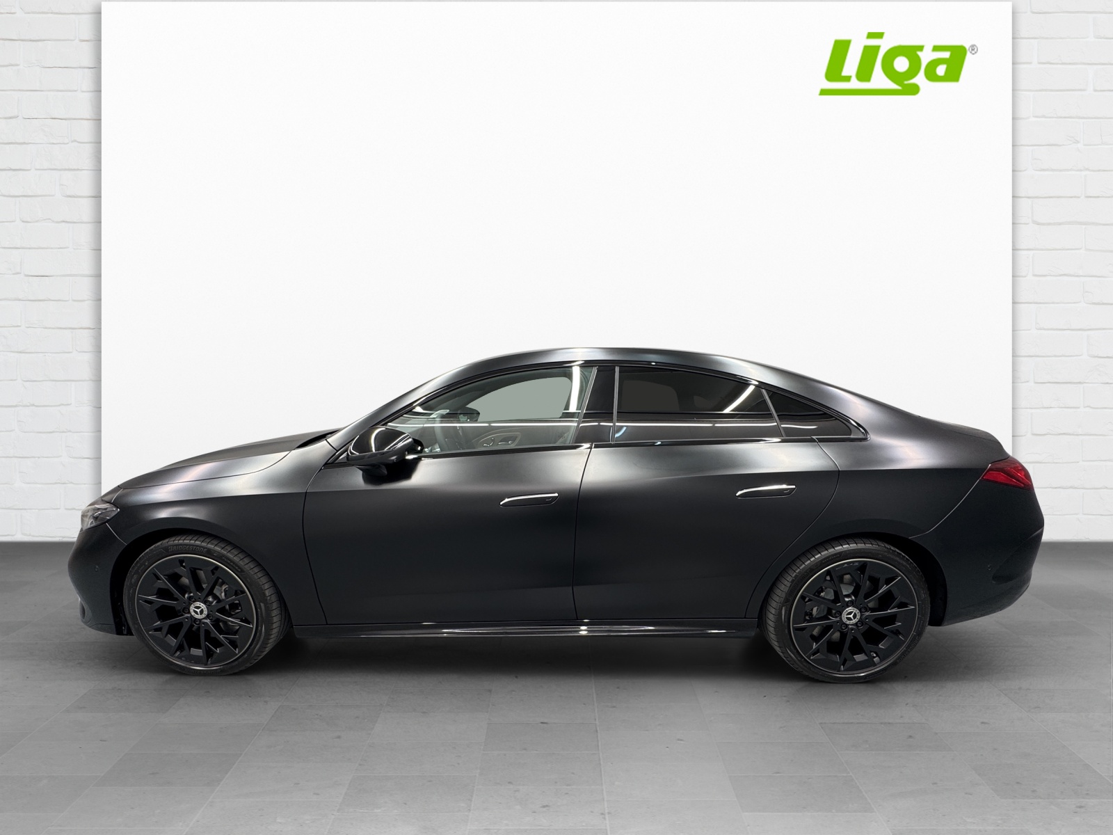 MERCEDES-BENZ CLA 350 AMG Line 4Matic EQ Technology-image-2