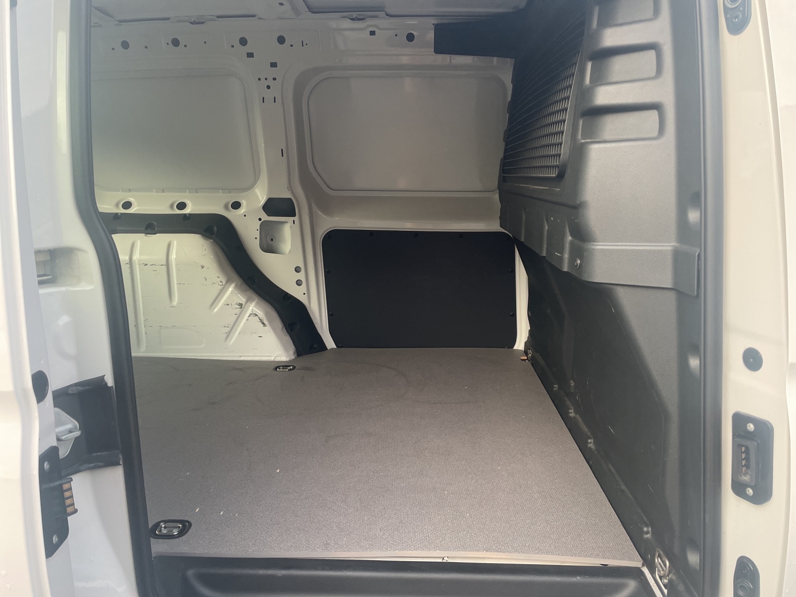 VW Caddy Cargo 2.0TDI Maxi-image-11