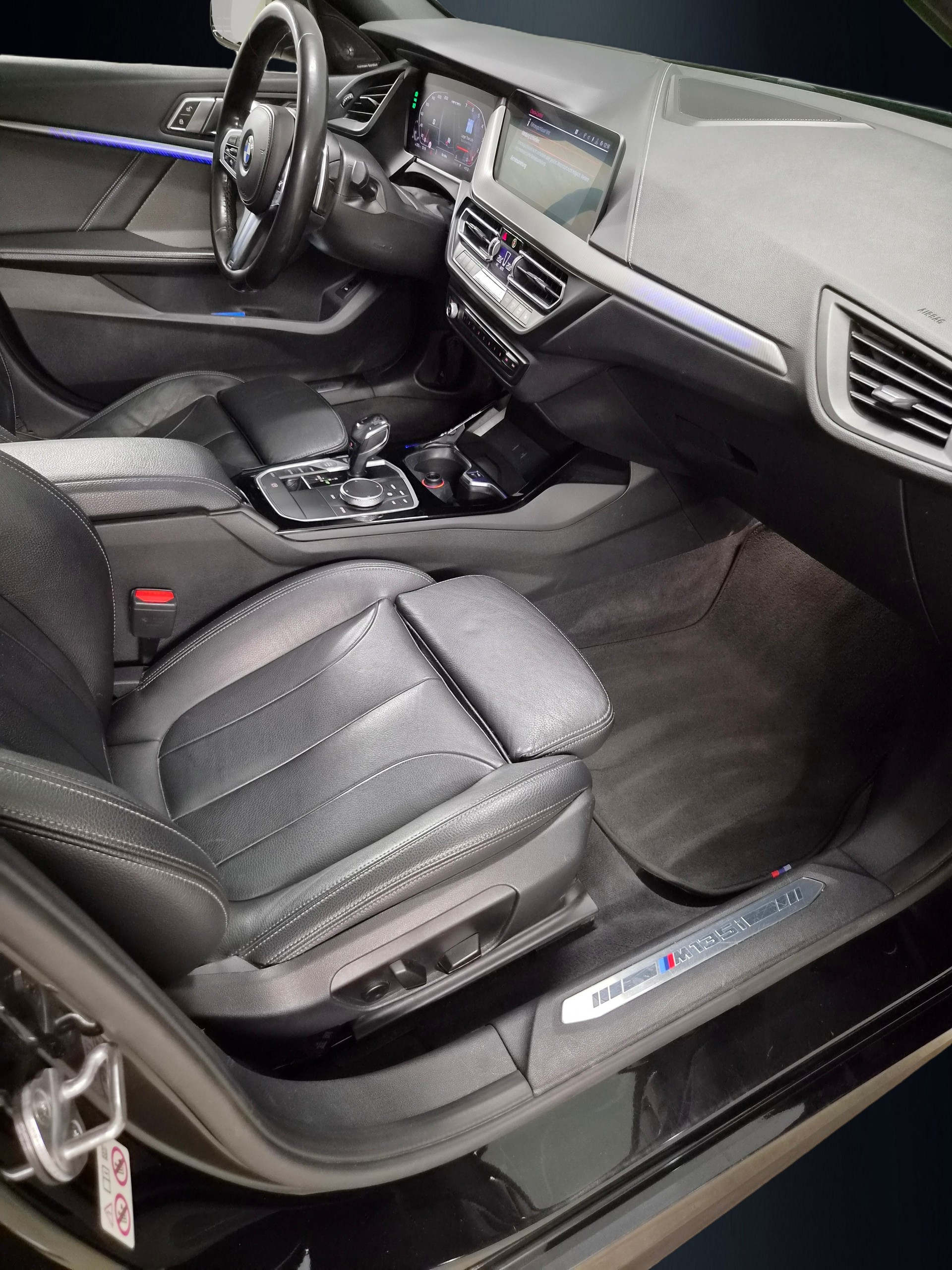 BMW M135i xDrive Steptronic-image-19