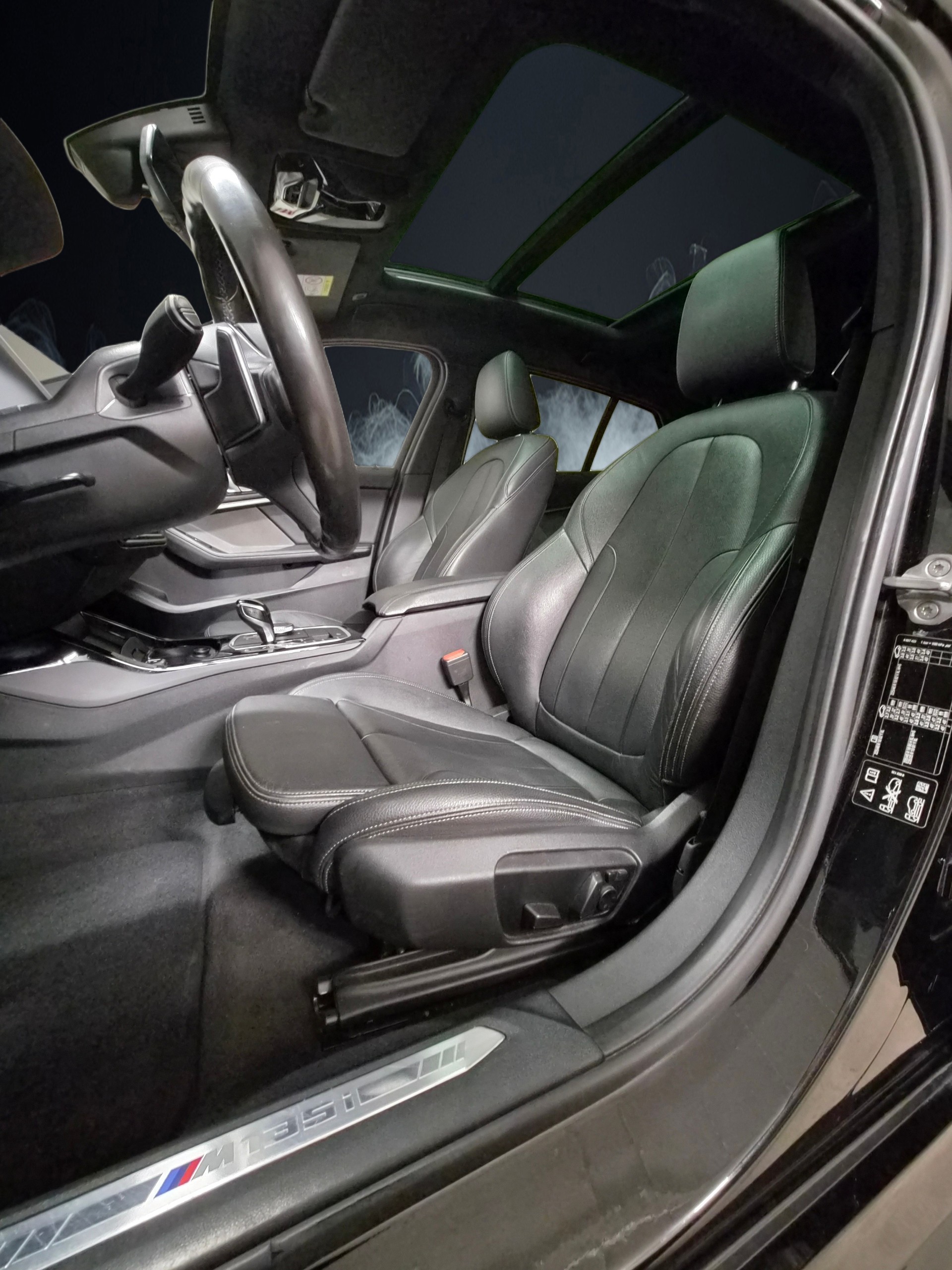 BMW M135i xDrive Steptronic-image-17