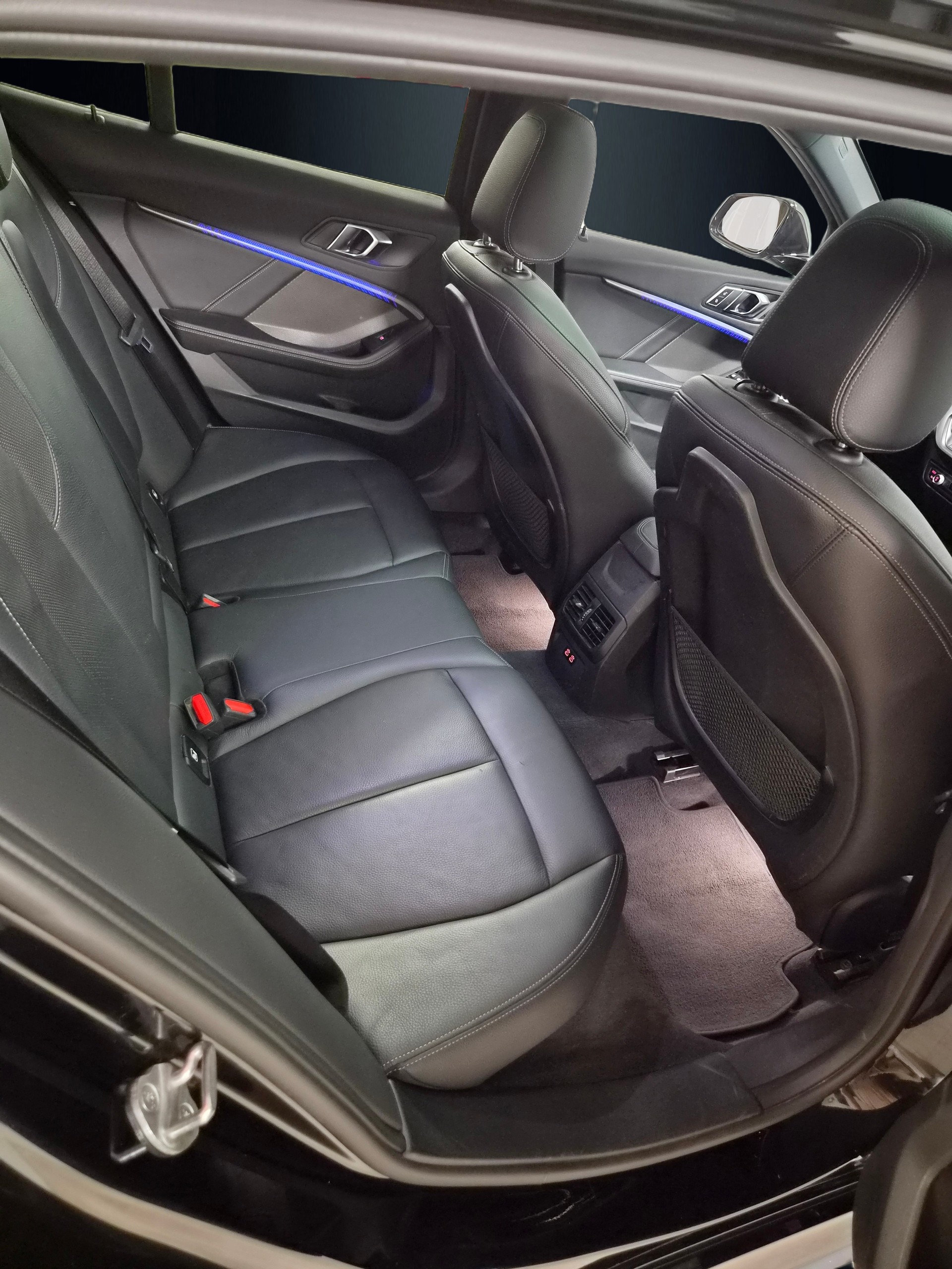 BMW M135i xDrive Steptronic-image-21