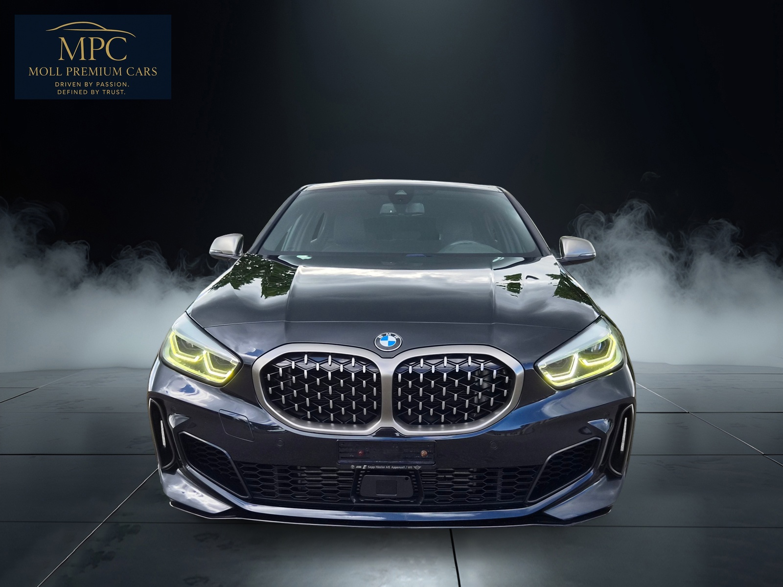 BMW M135i xDrive Steptronic-showroom-element-2