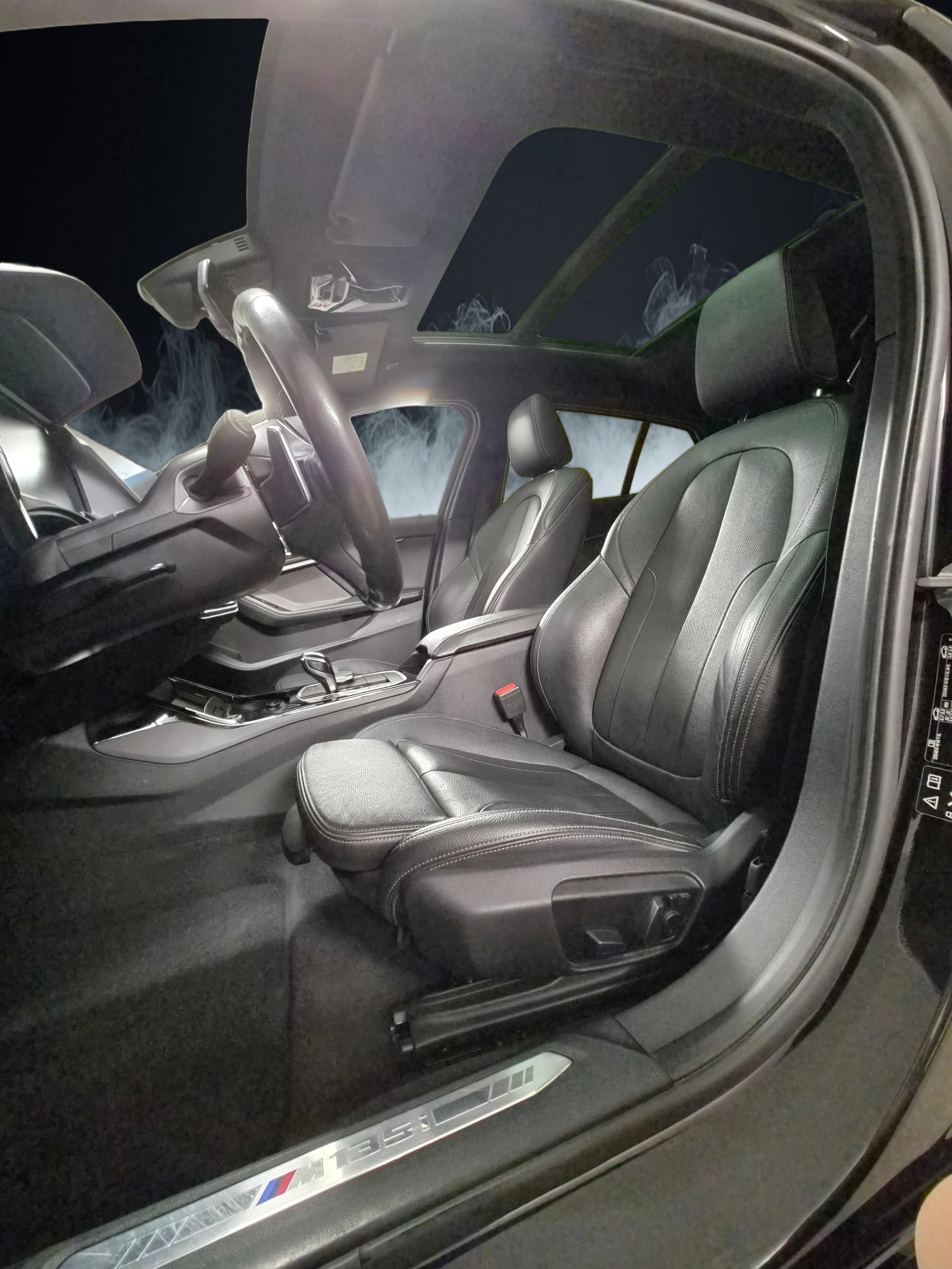 BMW M135i xDrive Steptronic-image-18
