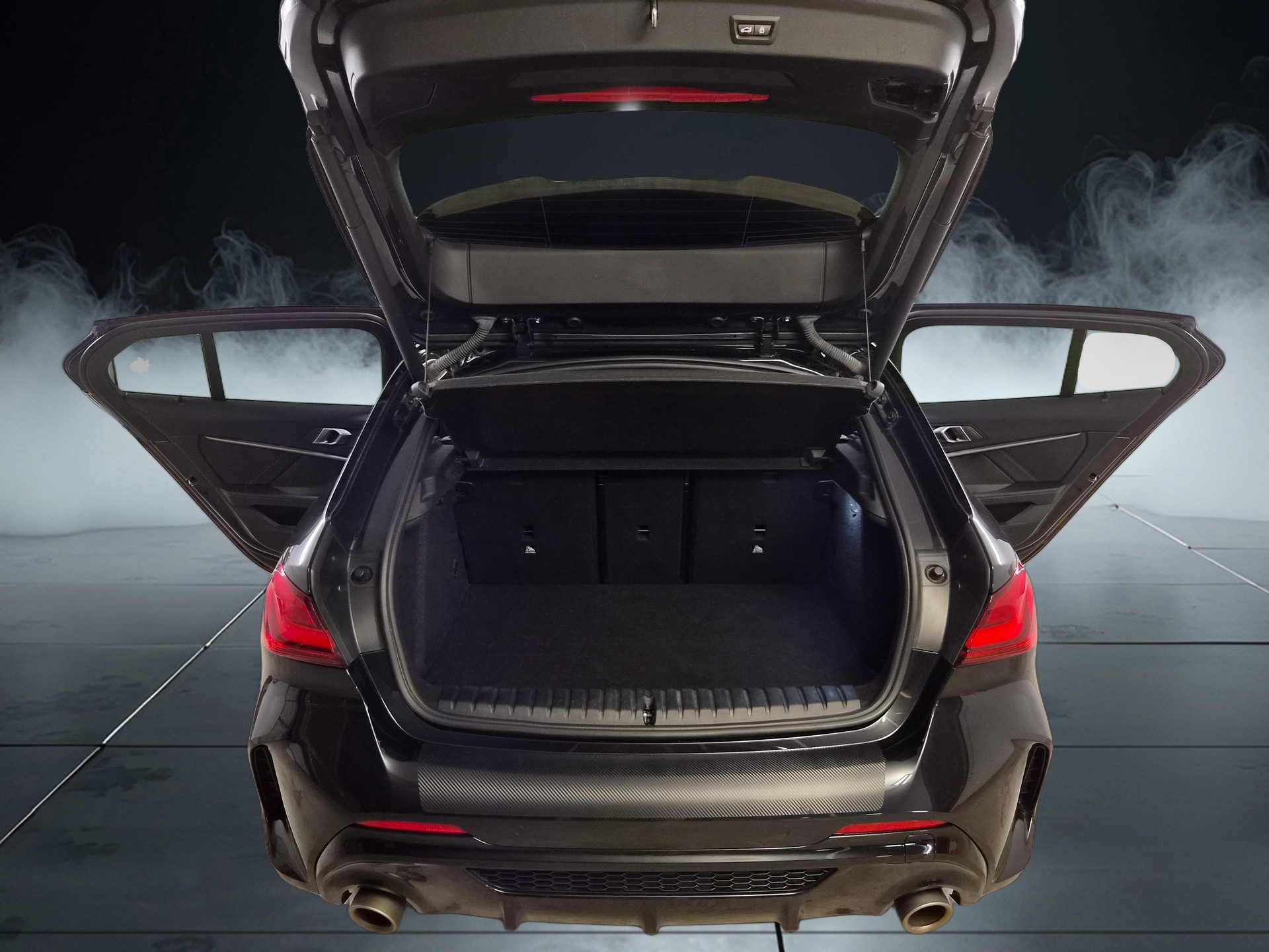 BMW M135i xDrive Steptronic-image-7