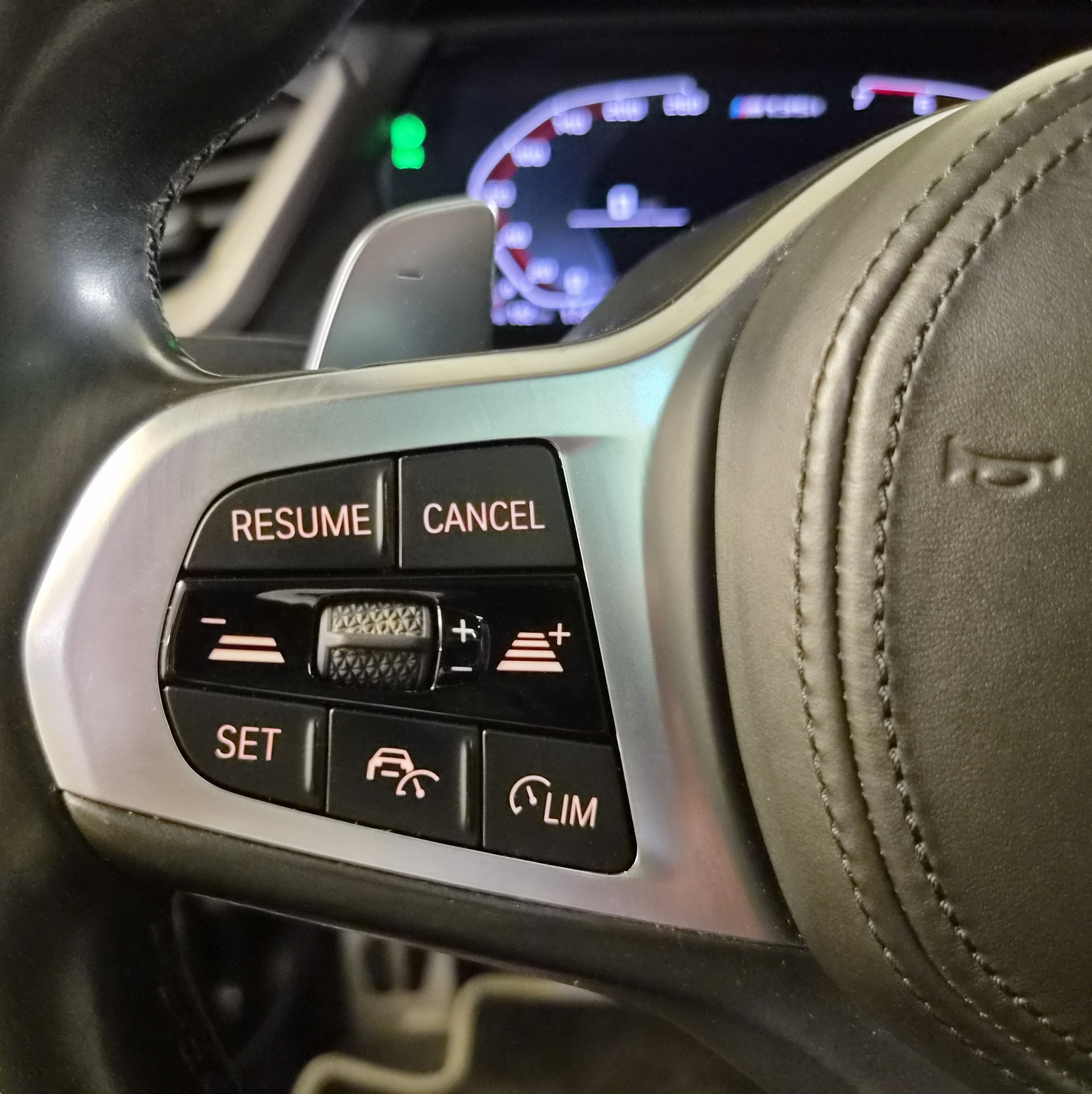BMW M135i xDrive Steptronic-image-24