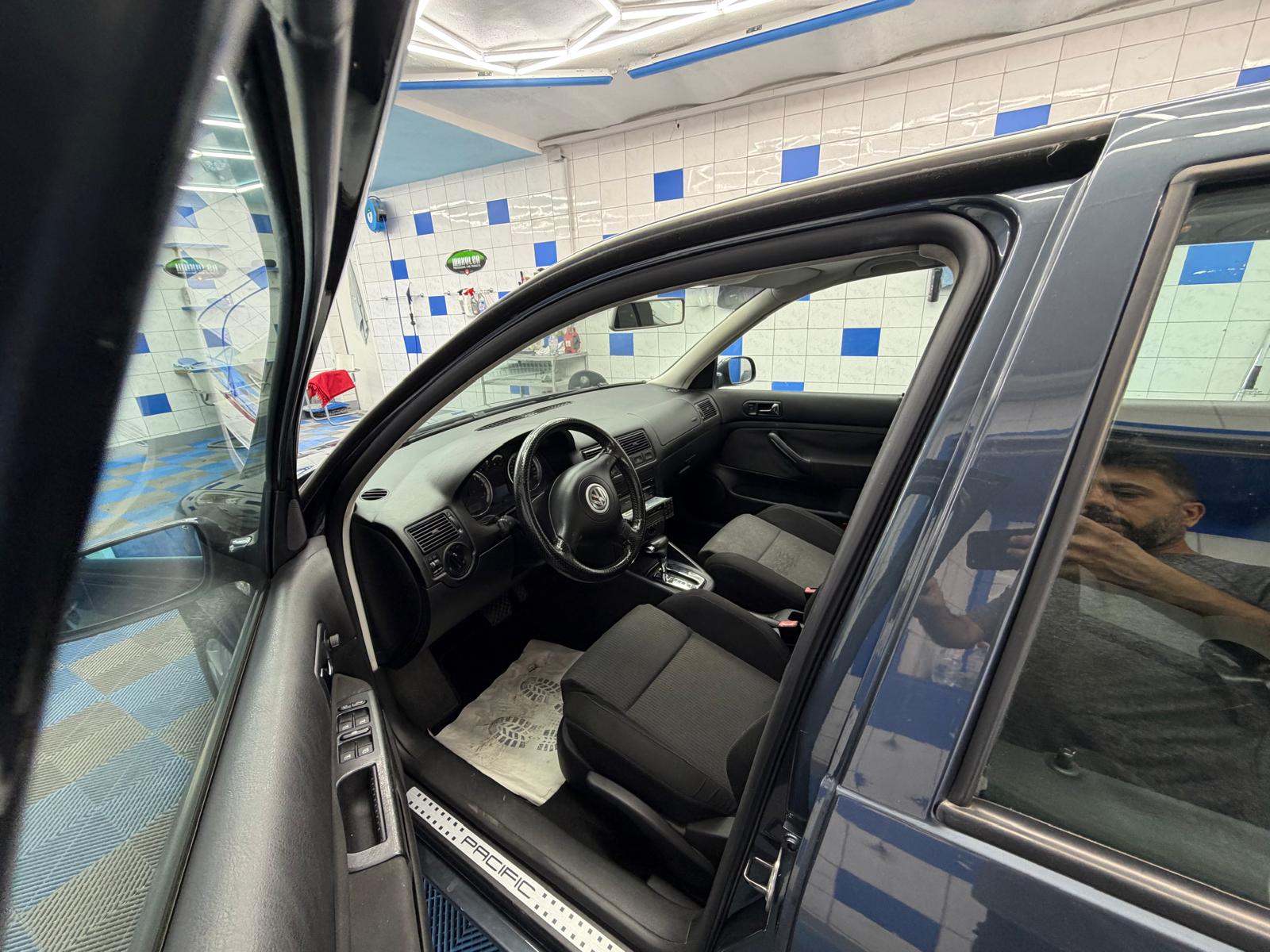 VW Golf 1.6 Comfortline Automatic-image-8