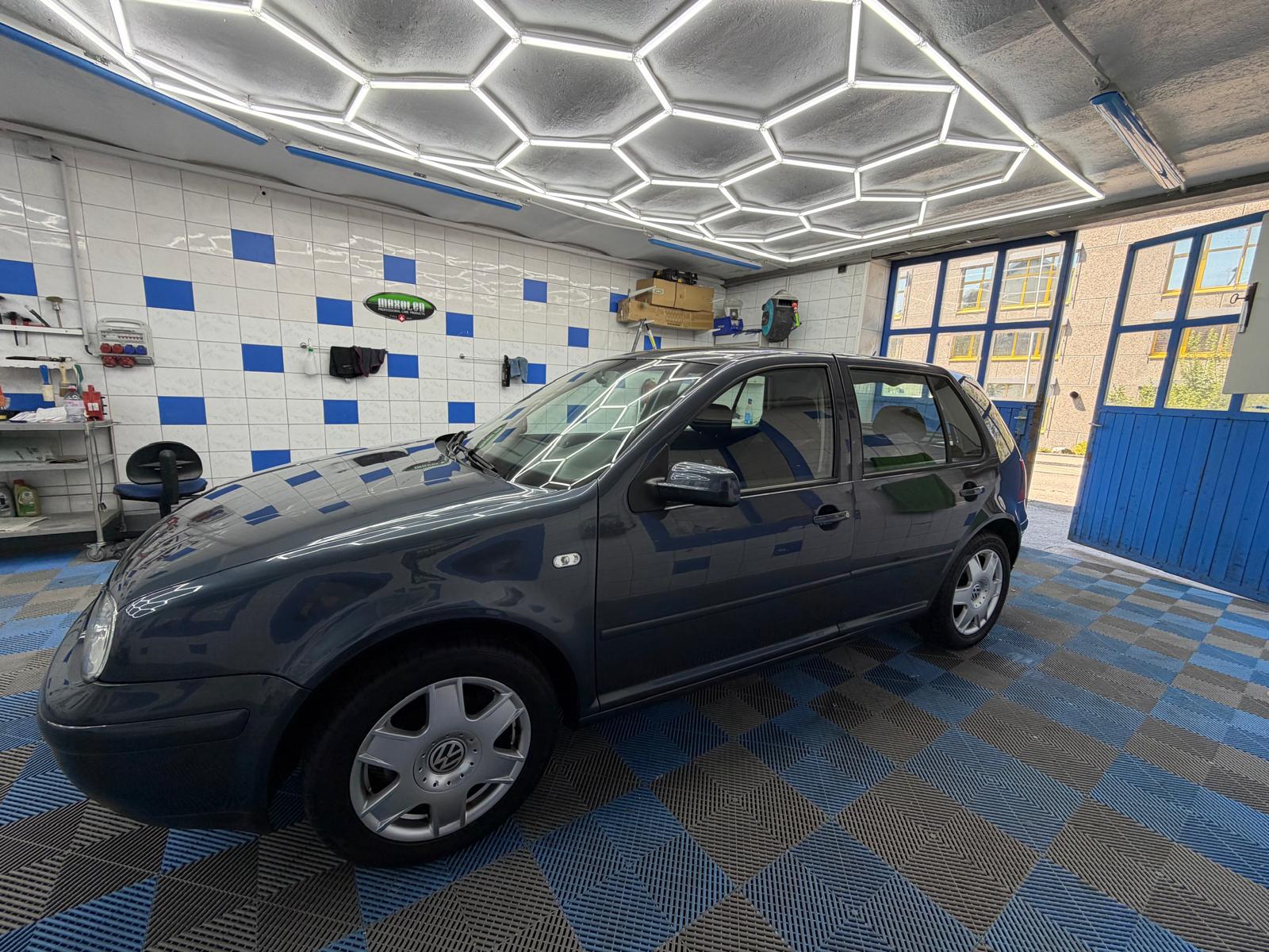 VW Golf 1.6 Comfortline Automatic-image-1