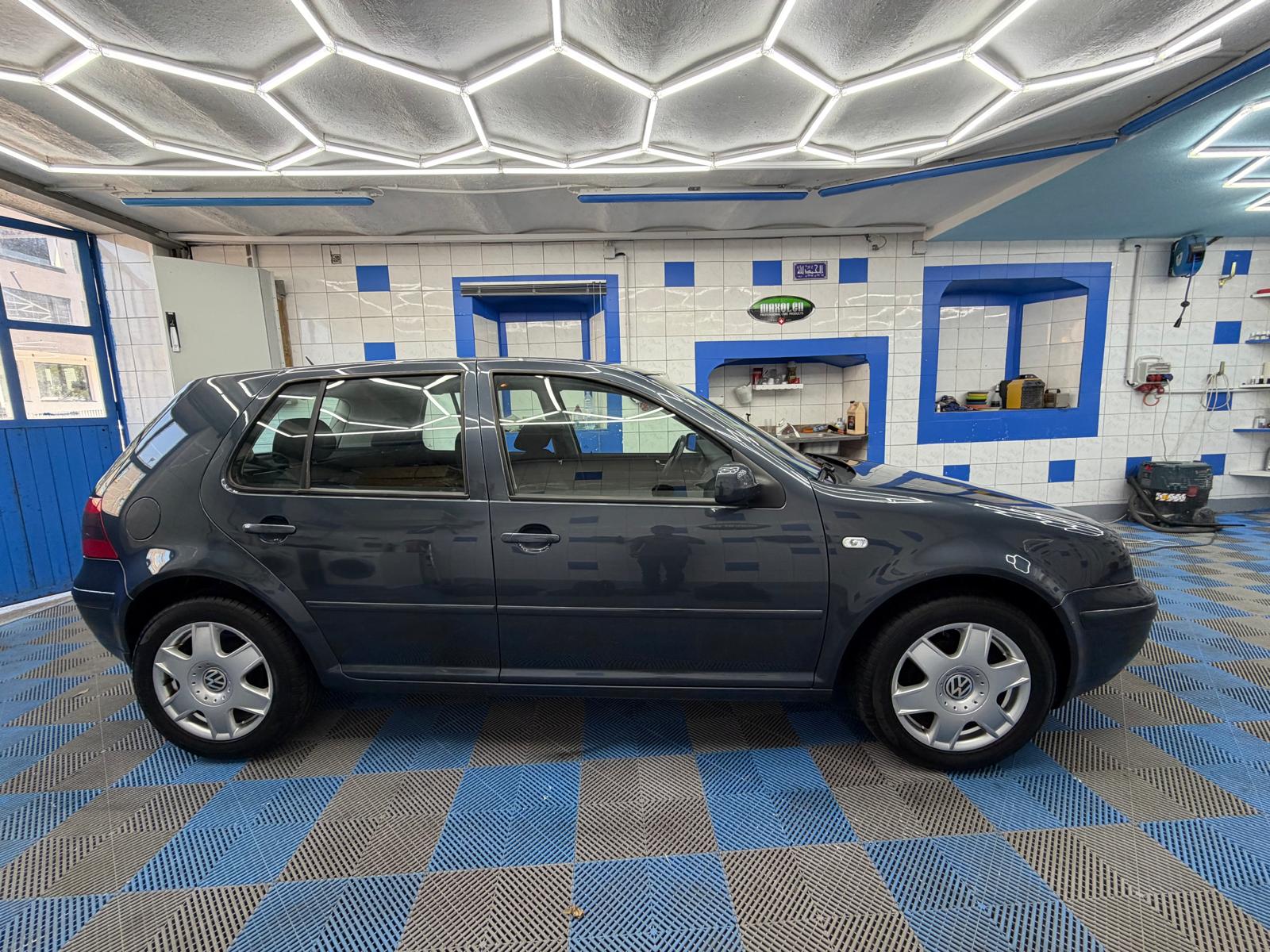 VW Golf 1.6 Comfortline Automatic-image-4