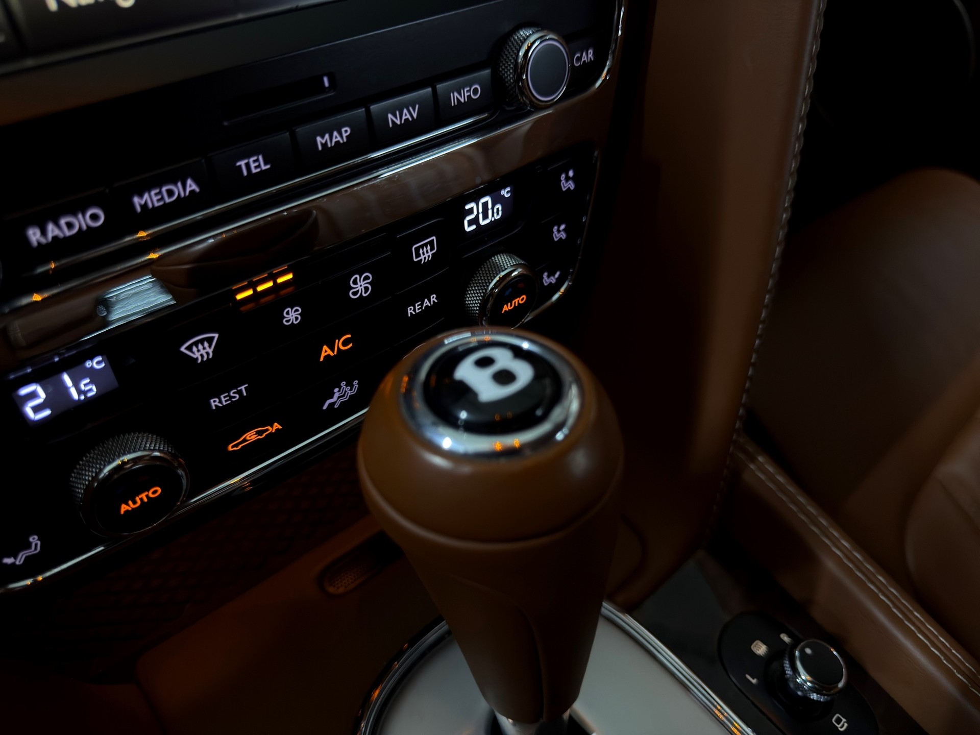 BENTLEY Continental GT 4.0 V8-image-20