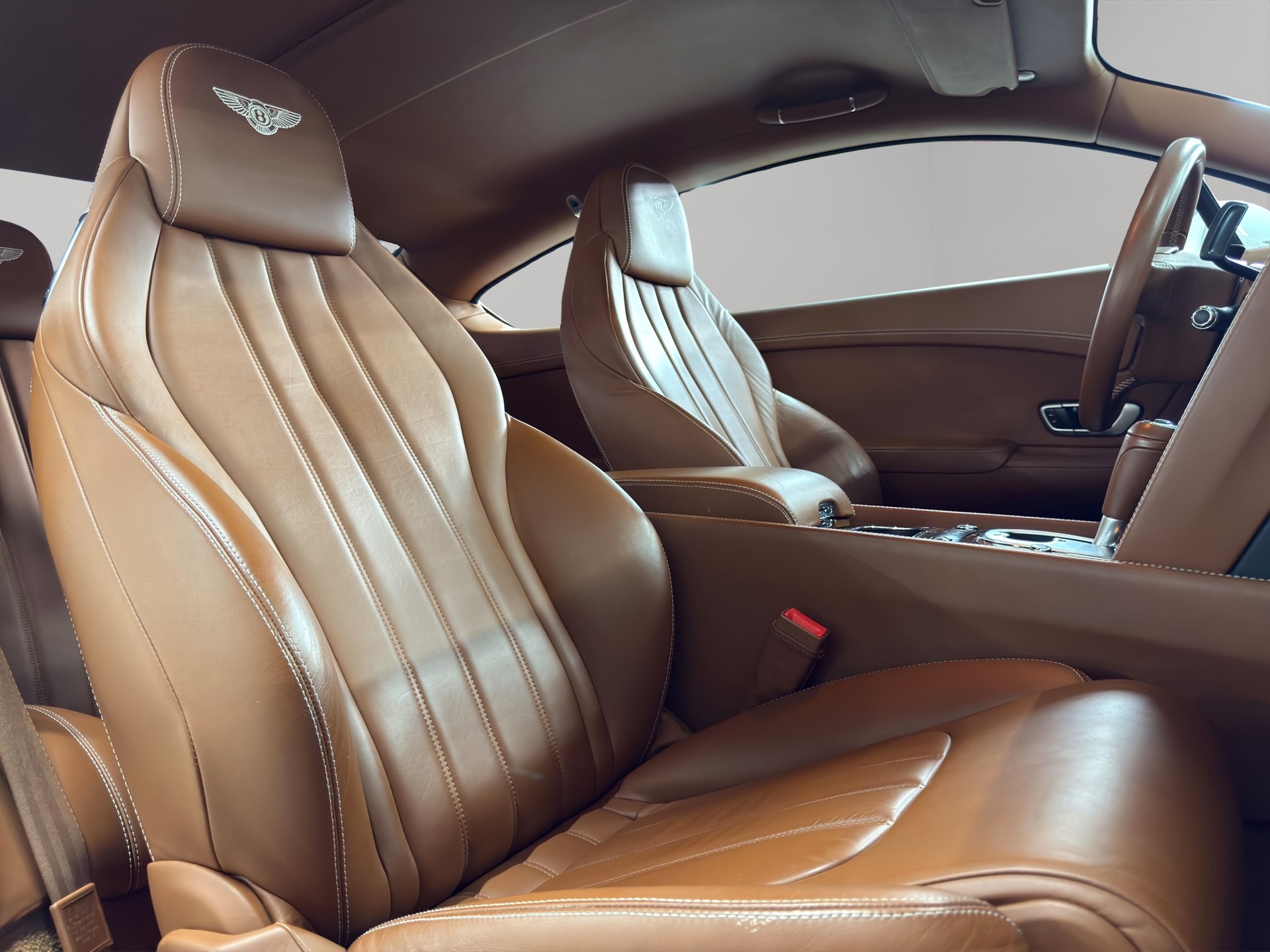 BENTLEY Continental GT 4.0 V8-image-13
