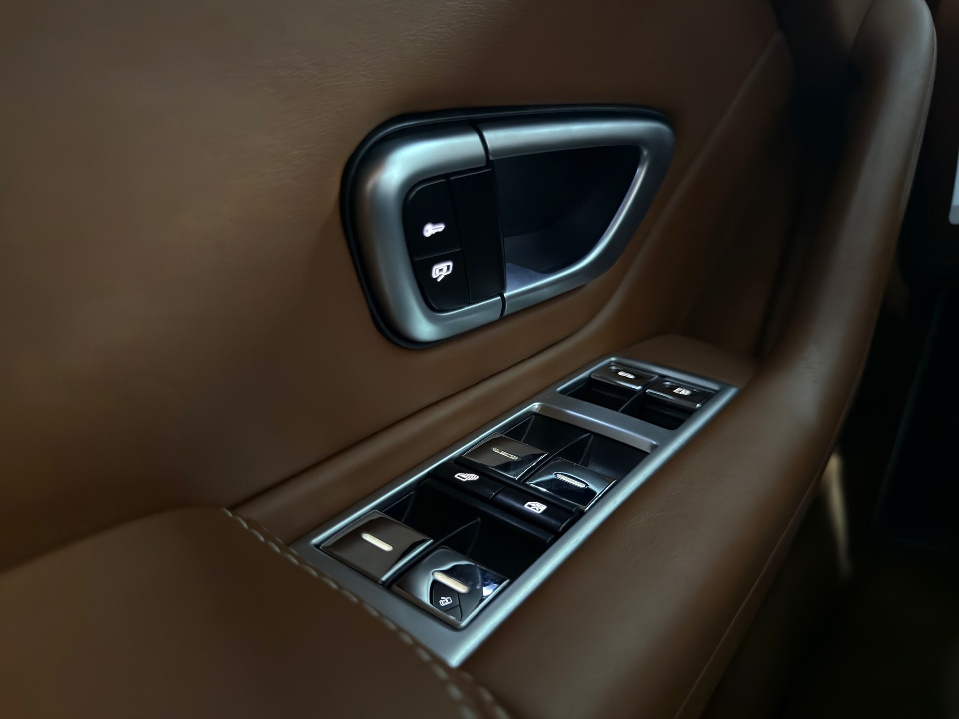 BENTLEY Continental GT 4.0 V8-image-24