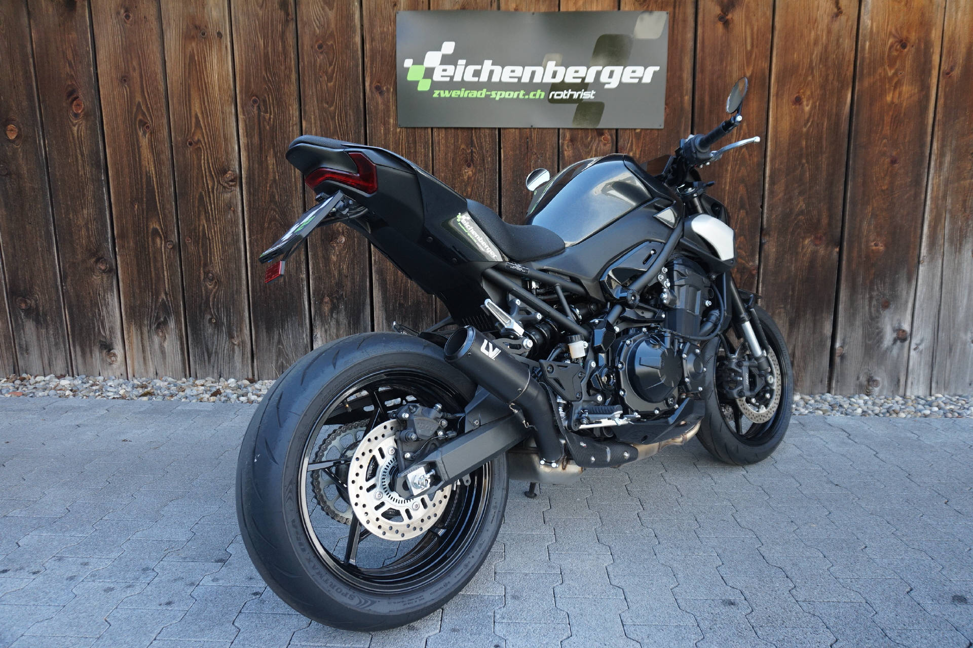 KAWASAKI Z 900 ABS (A2) (35kW) Leovinci LV Corsa S Full Black Edition Auspuff-showroom-element-3
