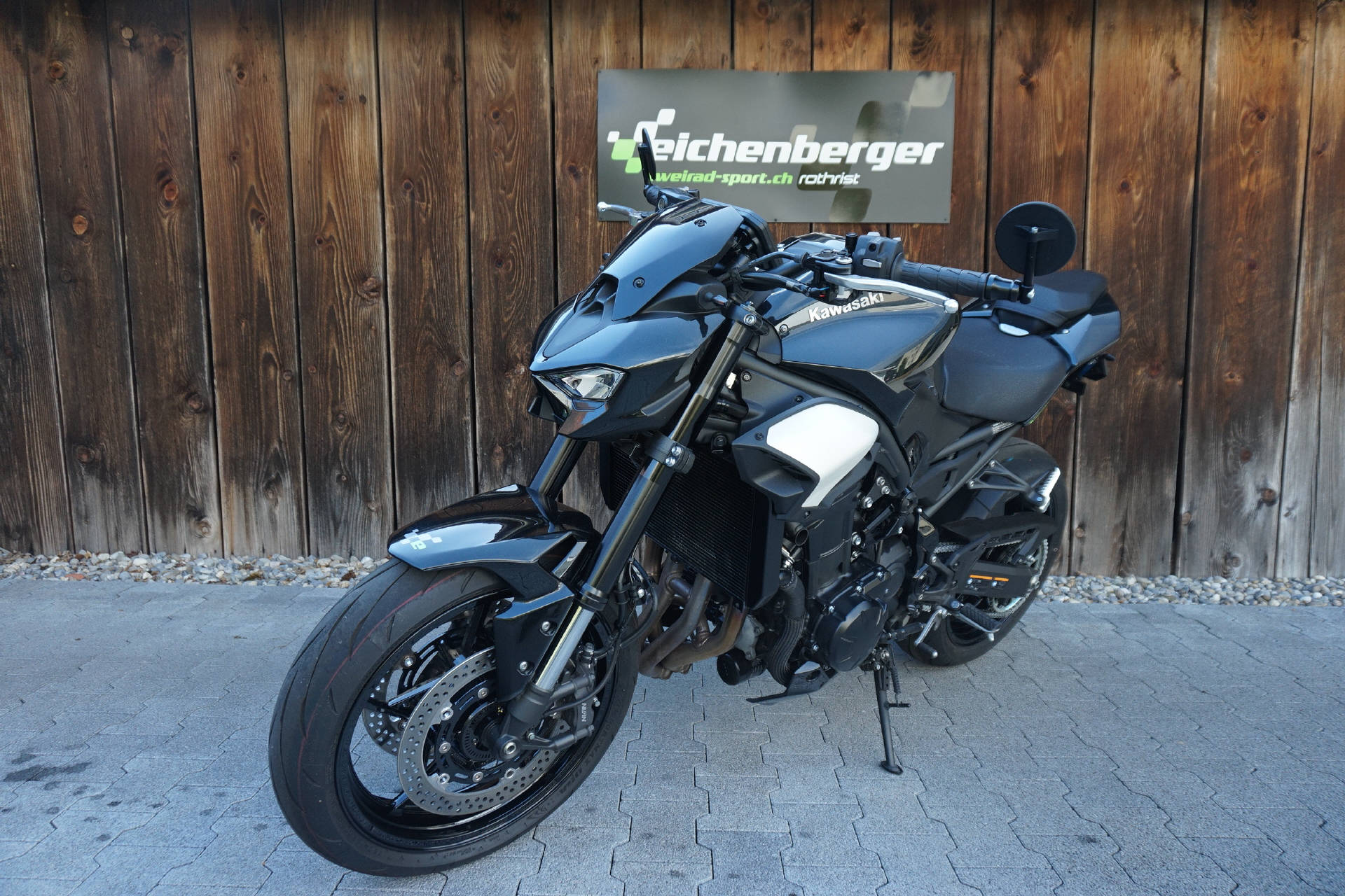 KAWASAKI Z 900 ABS (A2) (35kW) Leovinci LV Corsa S Full Black Edition Auspuff-showroom-element-1