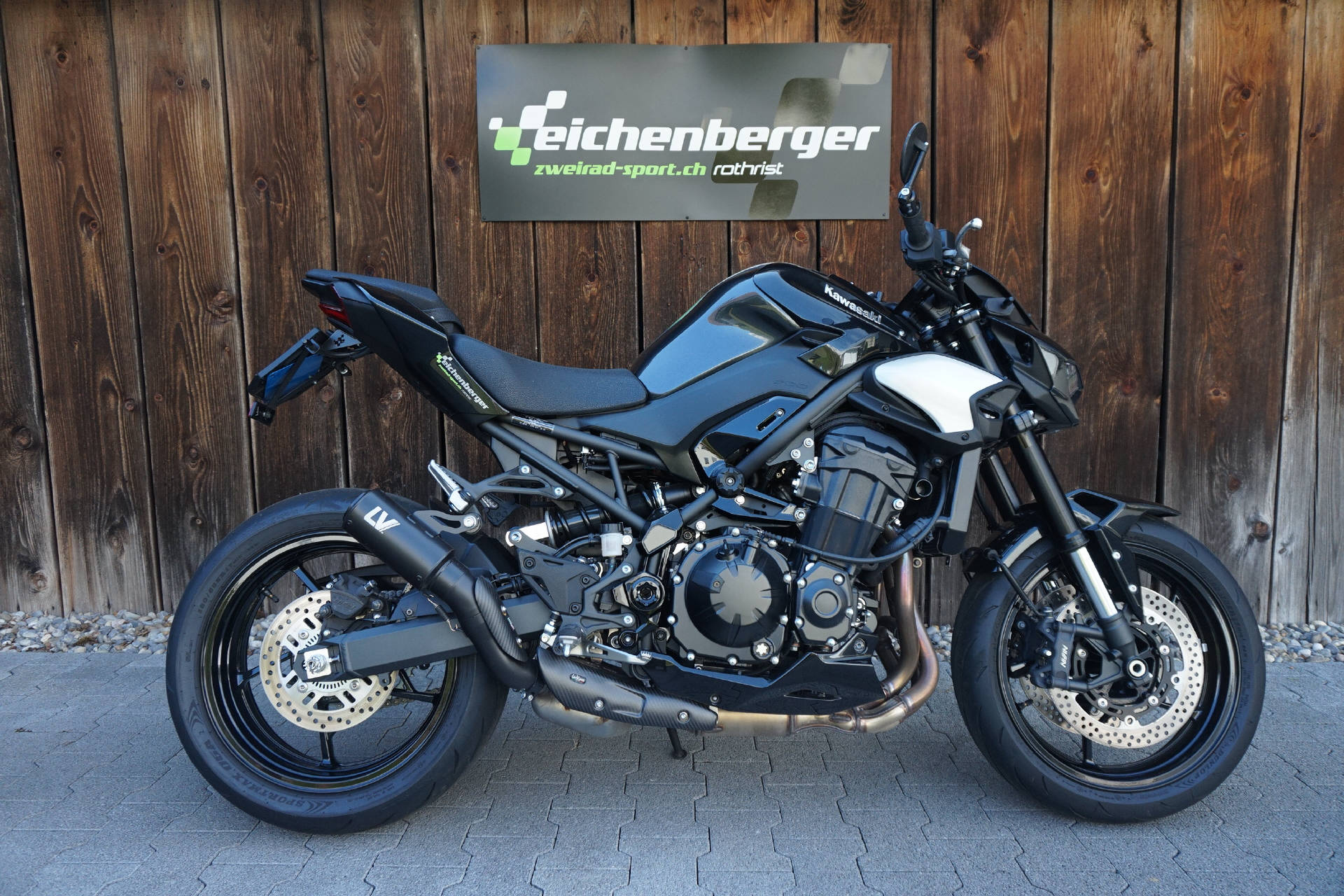 KAWASAKI Z 900 ABS (A2) (35kW) Leovinci LV Corsa S Full Black Edition Auspuff-showroom-element-2
