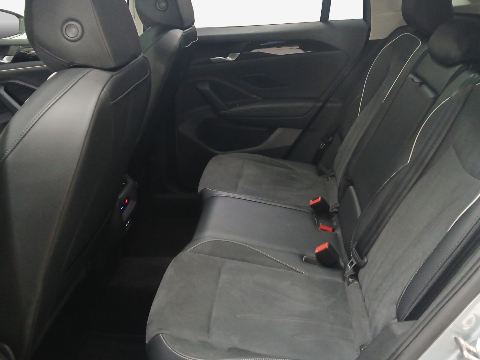 VW Tiguan 2.0 TSI DSG Elegance 4Motion-image-11