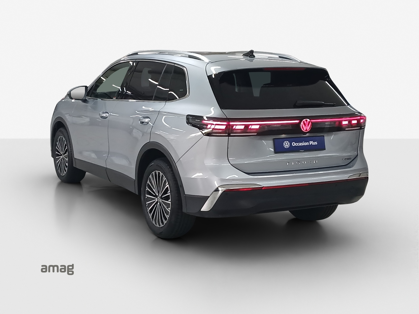 VW Tiguan 2.0 TSI DSG Elegance 4Motion-image-2