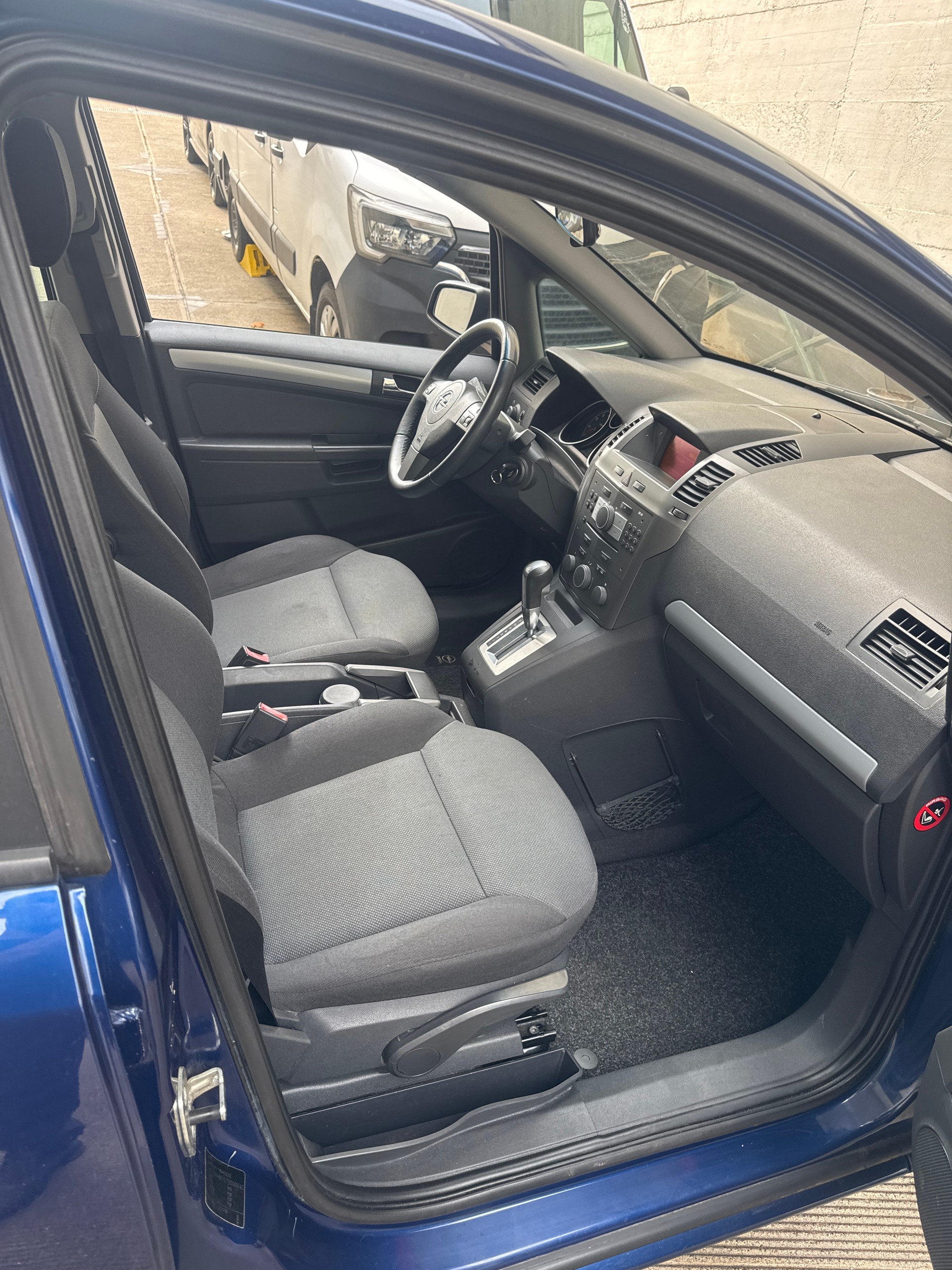 OPEL Zafira 2.2i 16V Essentia-image-6