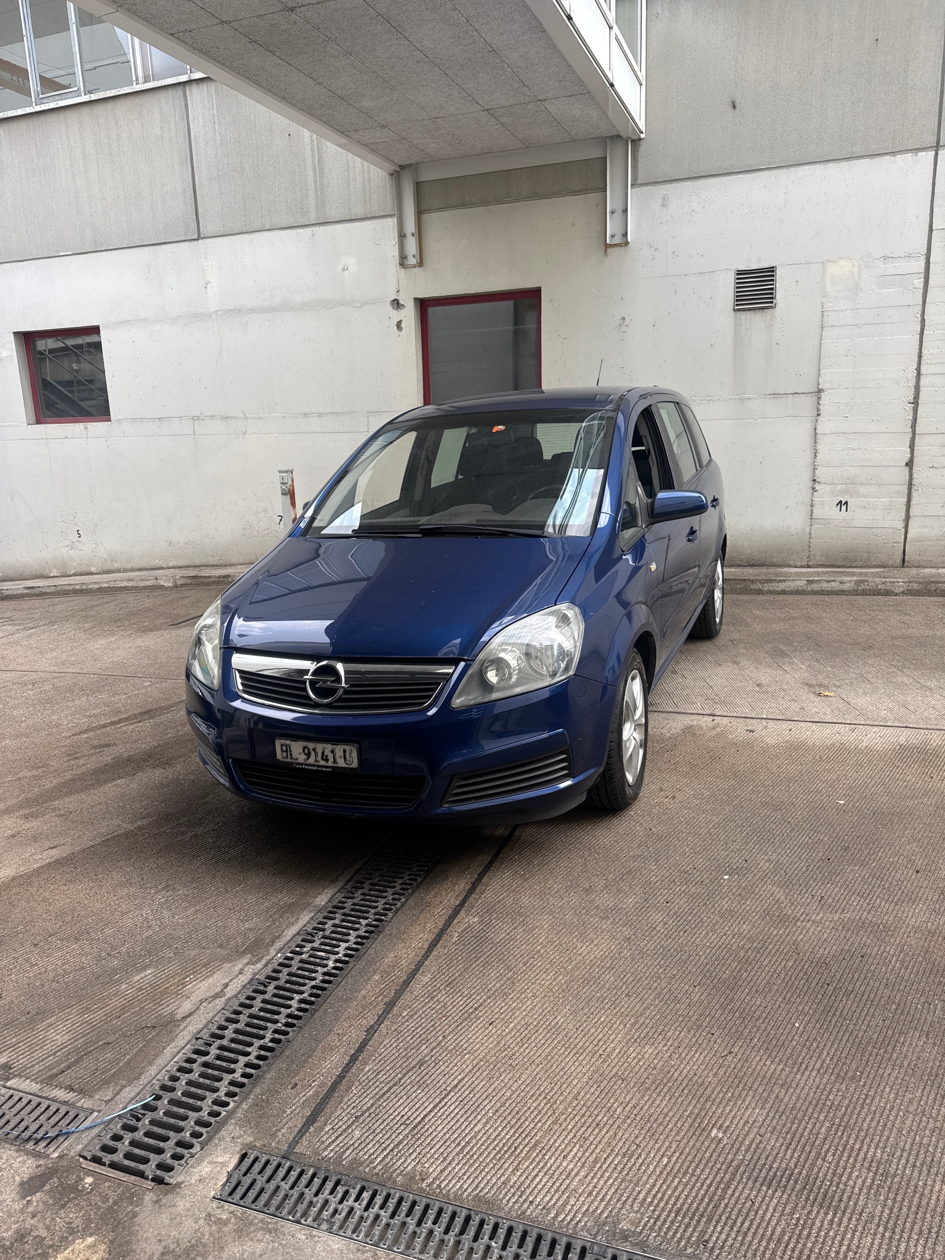 OPEL Zafira 2.2i 16V Essentia-image-1