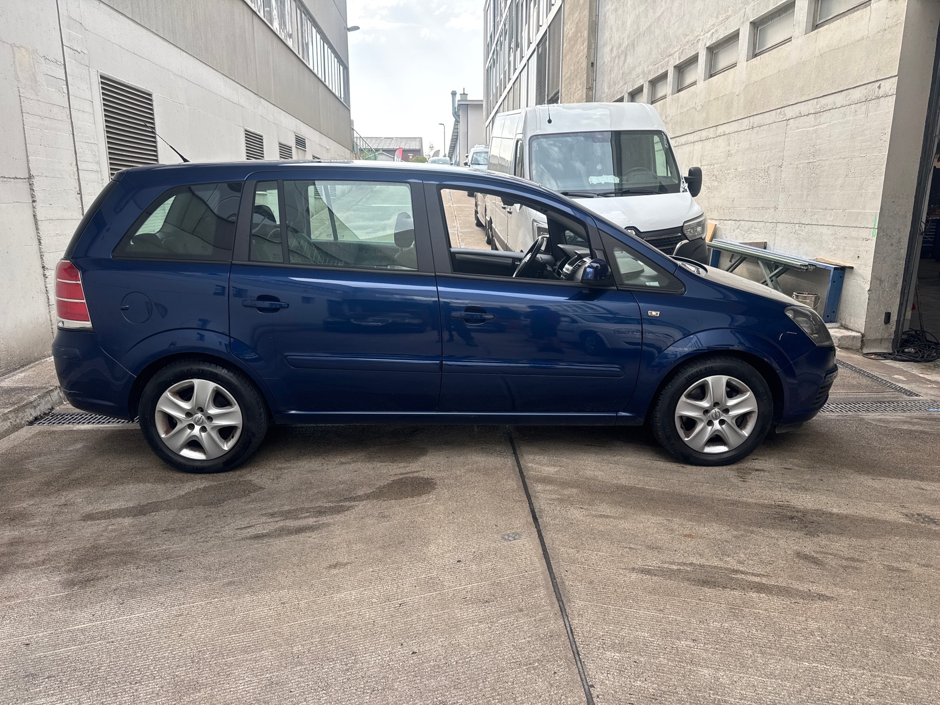 OPEL Zafira 2.2i 16V Essentia-image-7